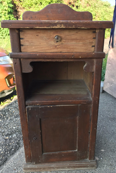 Table de nuit en pin, vers les années 1900