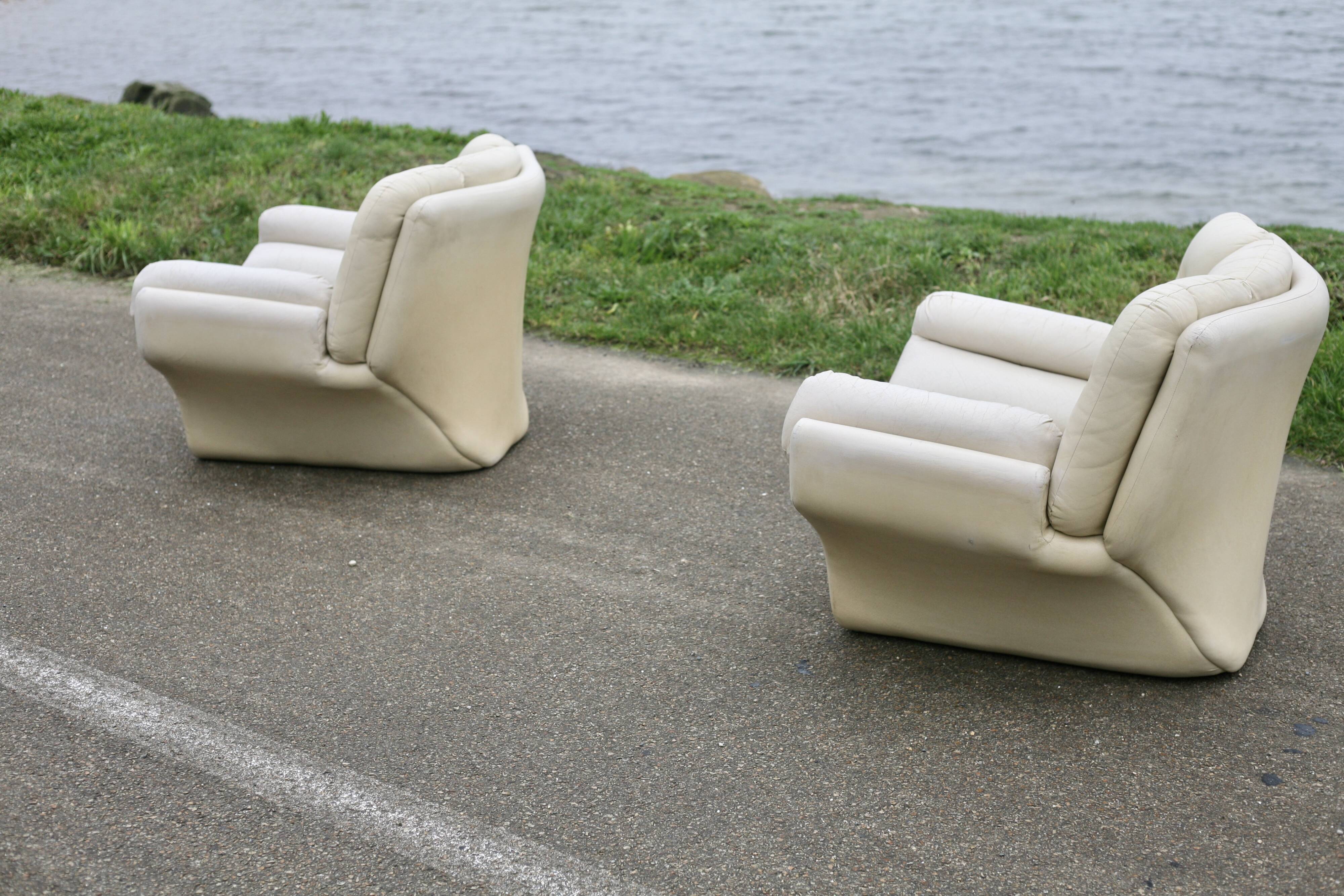 Pair of leather “space age” armchairs. Cream colour". Circa 1970.