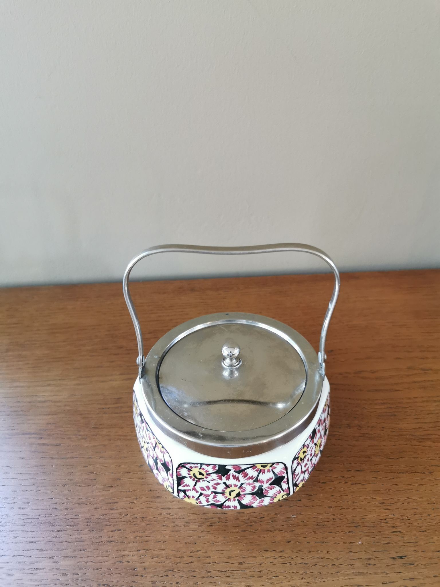 Art Deco hexagonal ceramic bonbonnière