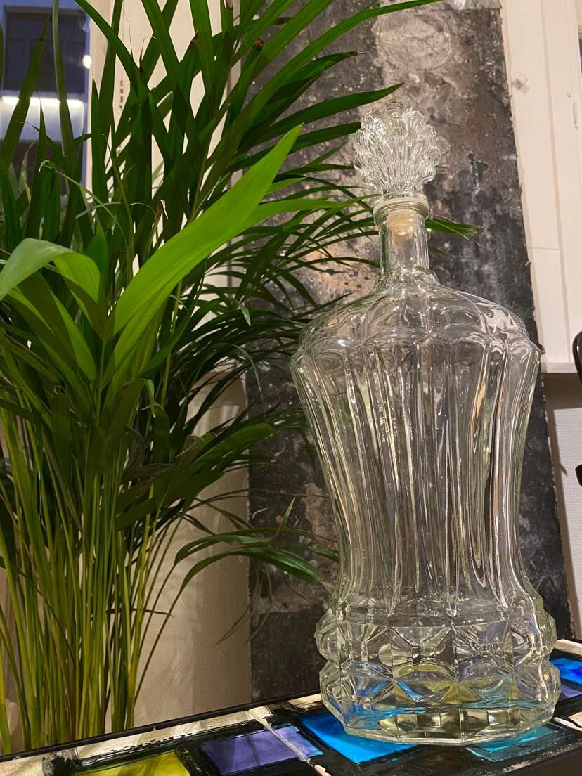 Glass shell decanter