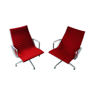 Paire de fauteuils Charles Eames édition Vitra EA 116 pivotants