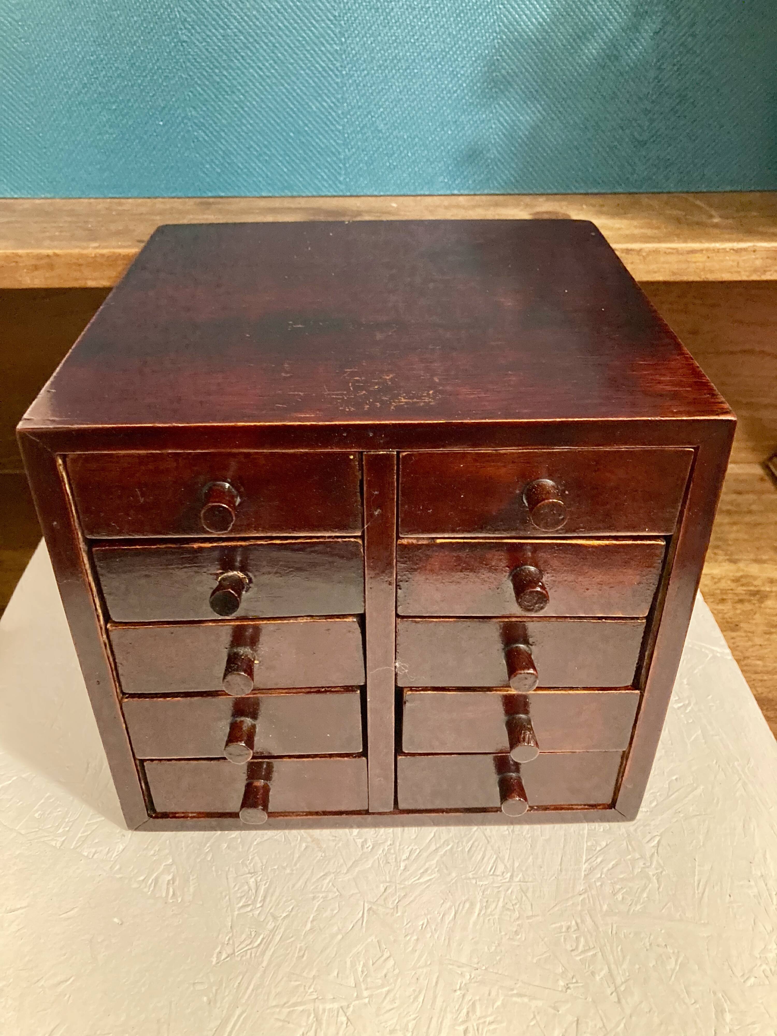 Jewelry box