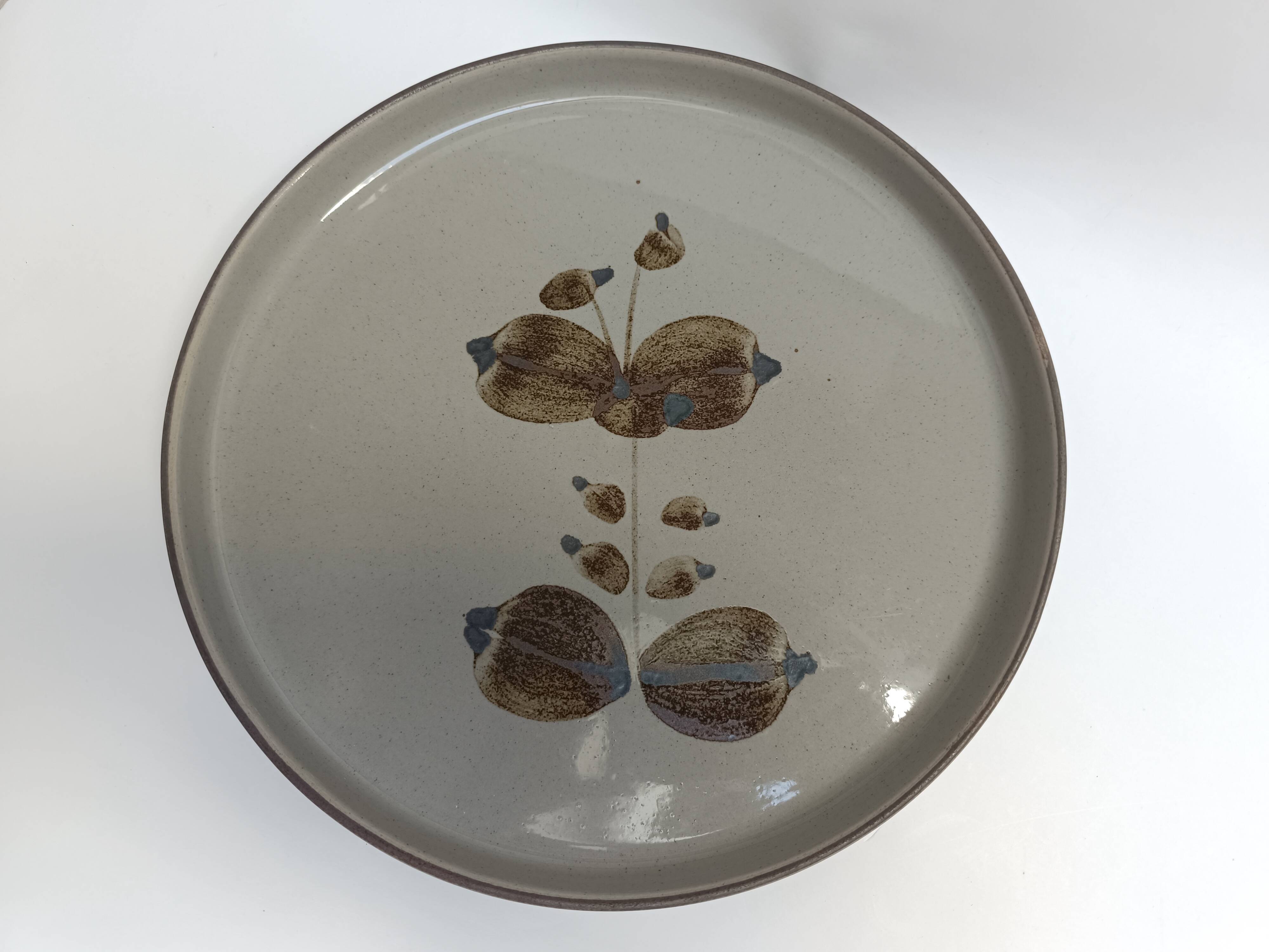 Arnon stoneware round serving dish