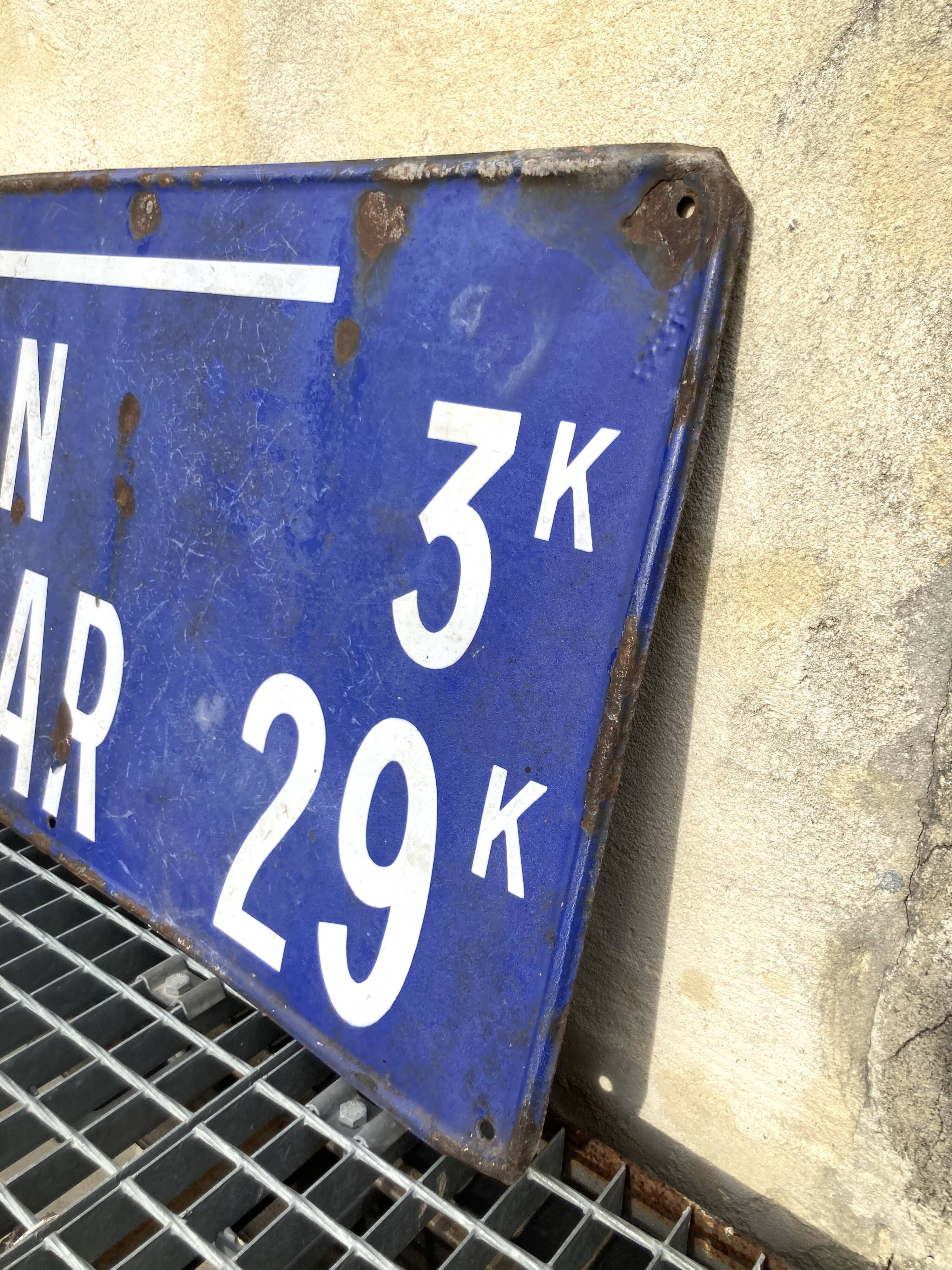 Vintage directional sign