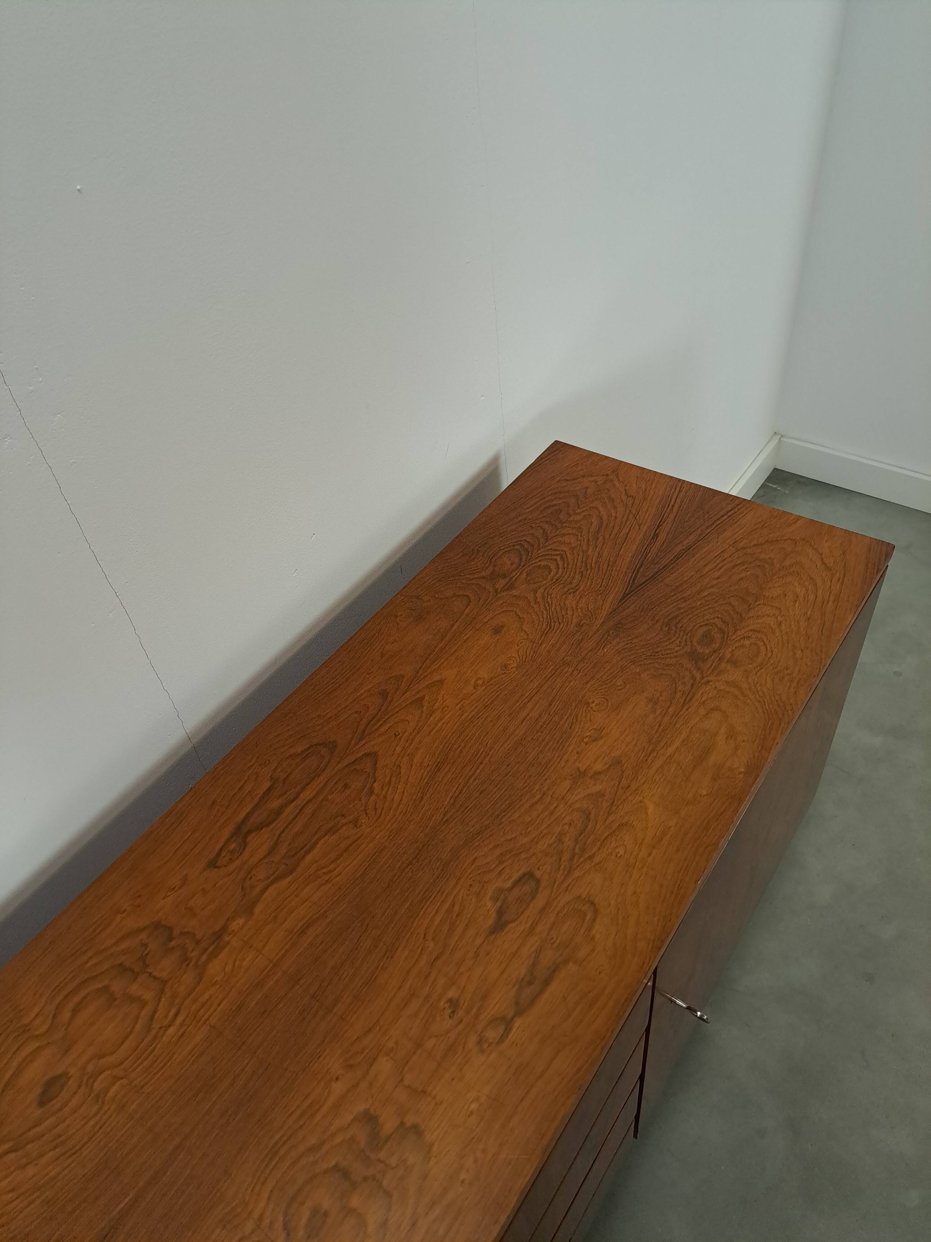 Dressoir rio palissandre plus fin avec chromen poten en lades