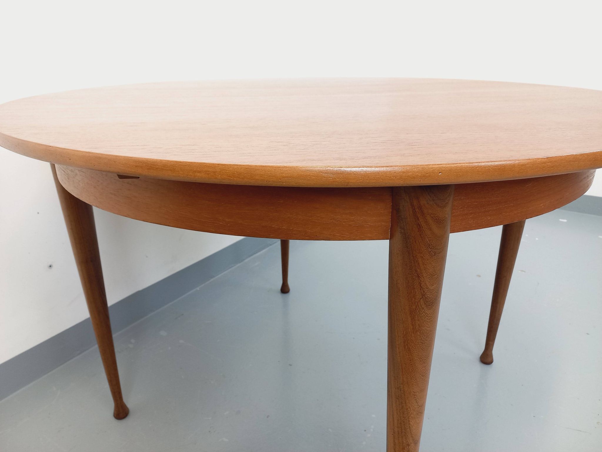 Round dining table in vintage Scandinavian style from the 50s and 60s in teak.