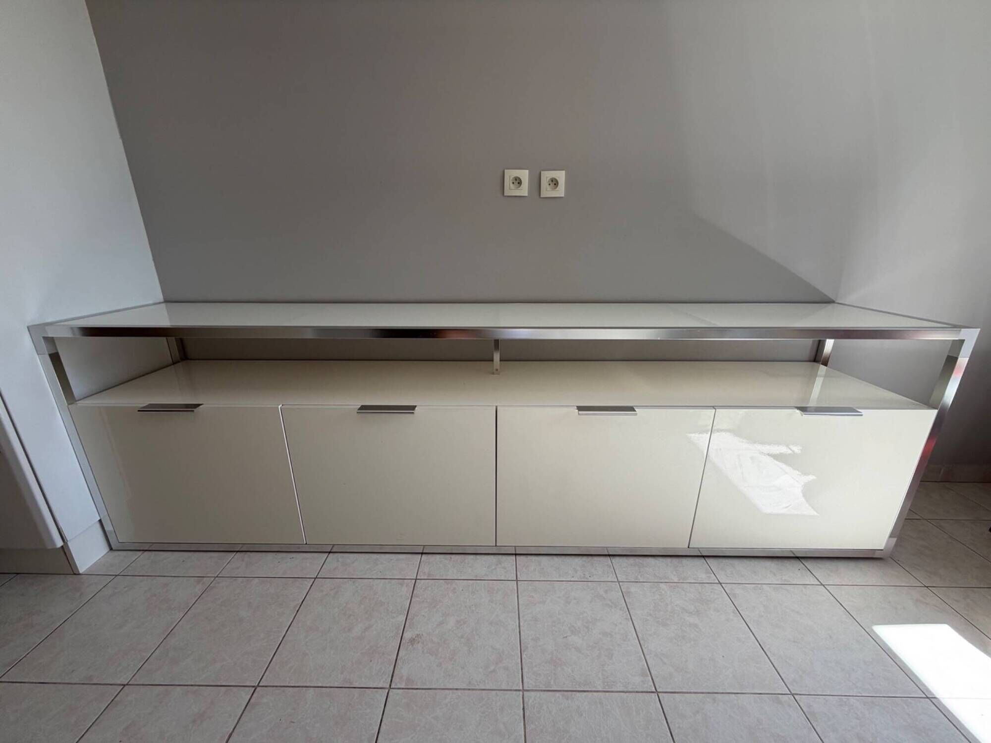 Ligne roset dedicato - large sideboard didier gomez - white lacquer, glass and