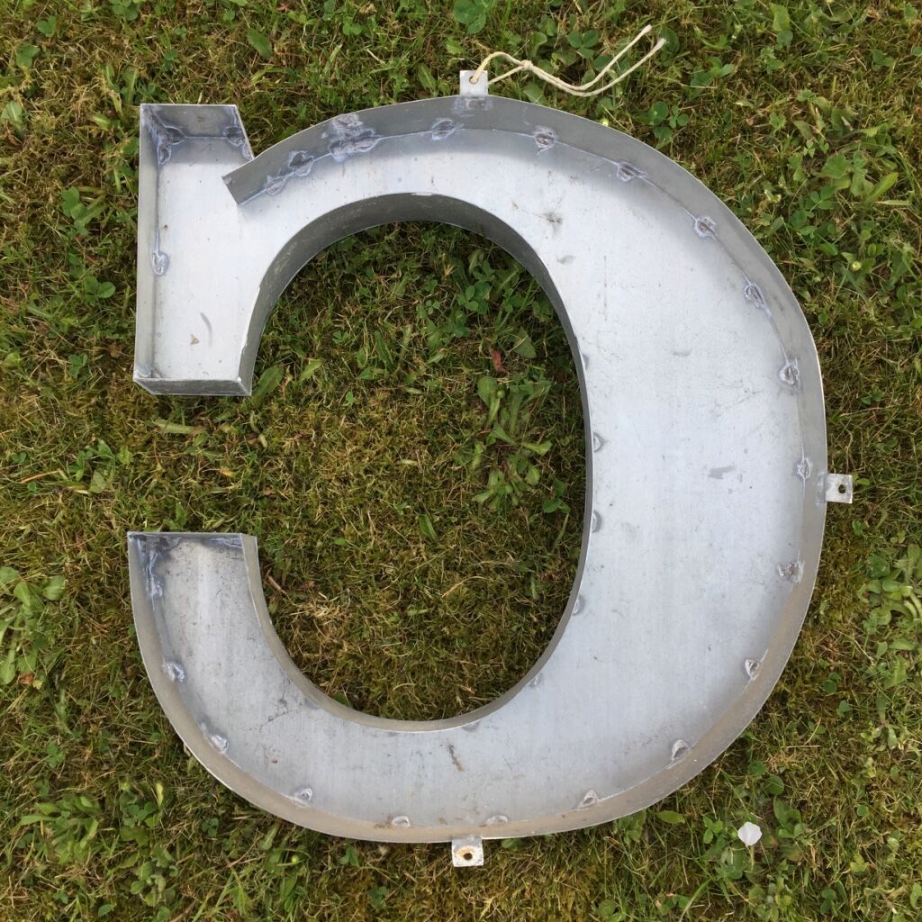 Ten letters sign in zinc material