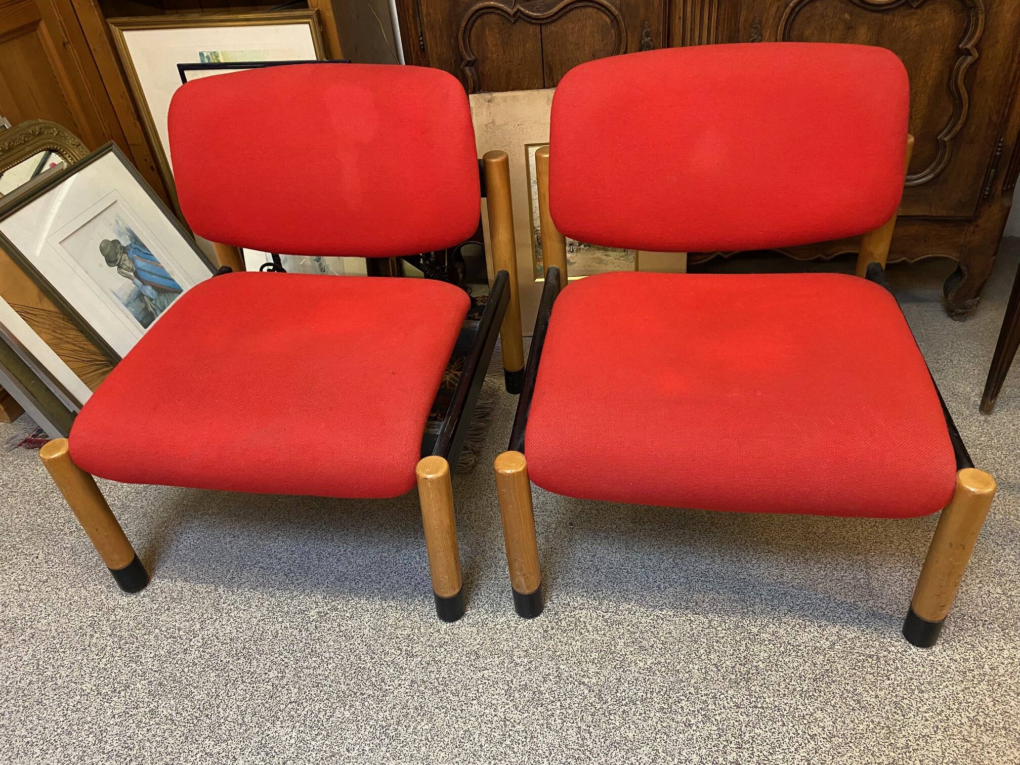 PAIR OF VINTAGE DESIGN ARMCHAIRS FROM THE 80S IN RED AND LIGHT BROS FABRIC