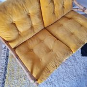 Banquette en rotin années 60 - velours jaune