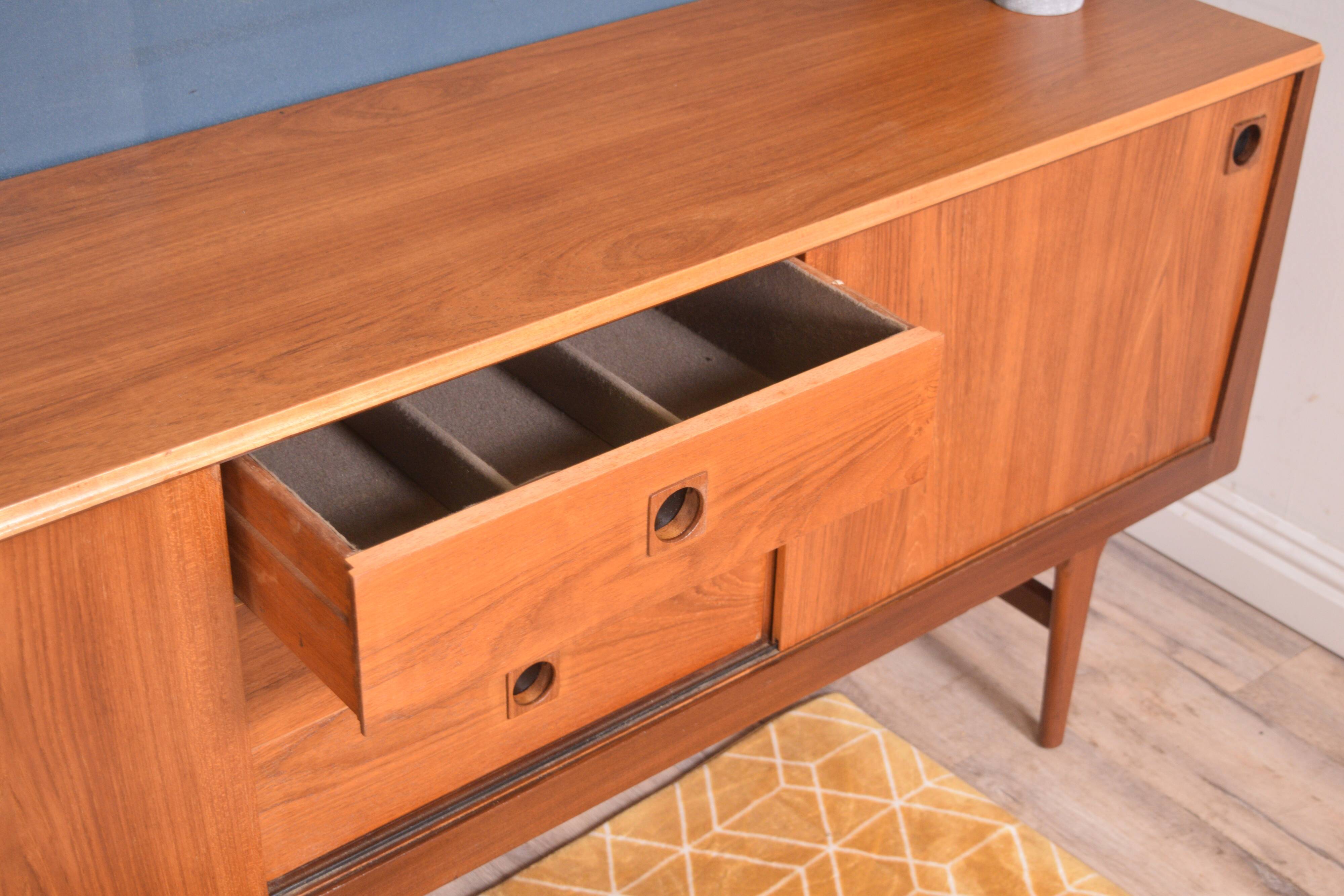Enfilade retro en teak Elliots de Newbury EON