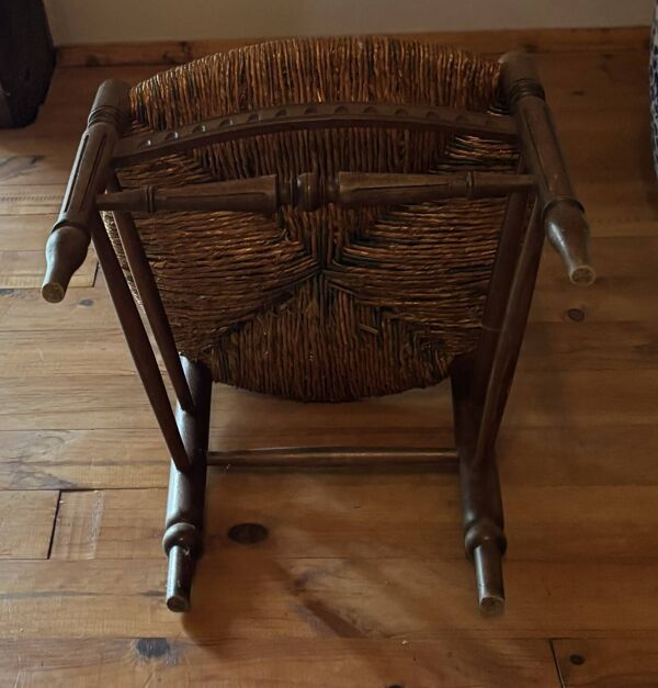 Chaise de nourrice ancienne en bois et paille Bretagne (fin XIXe / début XX
