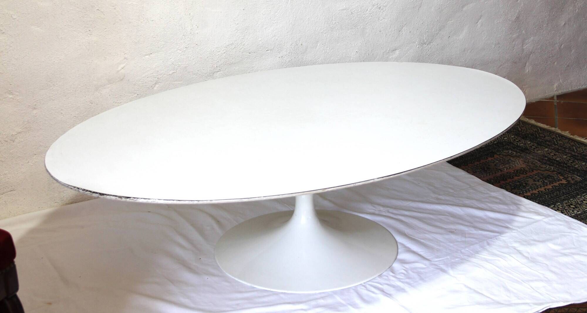 Table basse d'Eero Saarinen pour Knoll