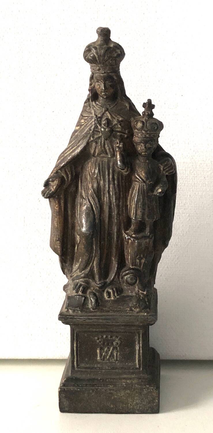 Sculpture of the crowned Virgin and Child