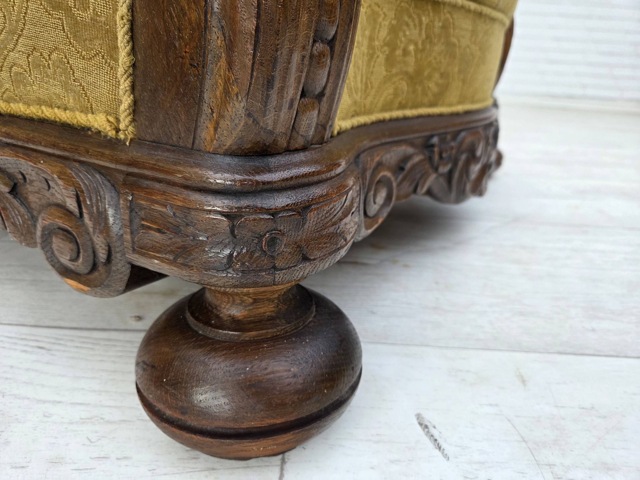 Fauteuil danois à dossier haut, années 1960, laine d'ameublement, bois de chêne massif.