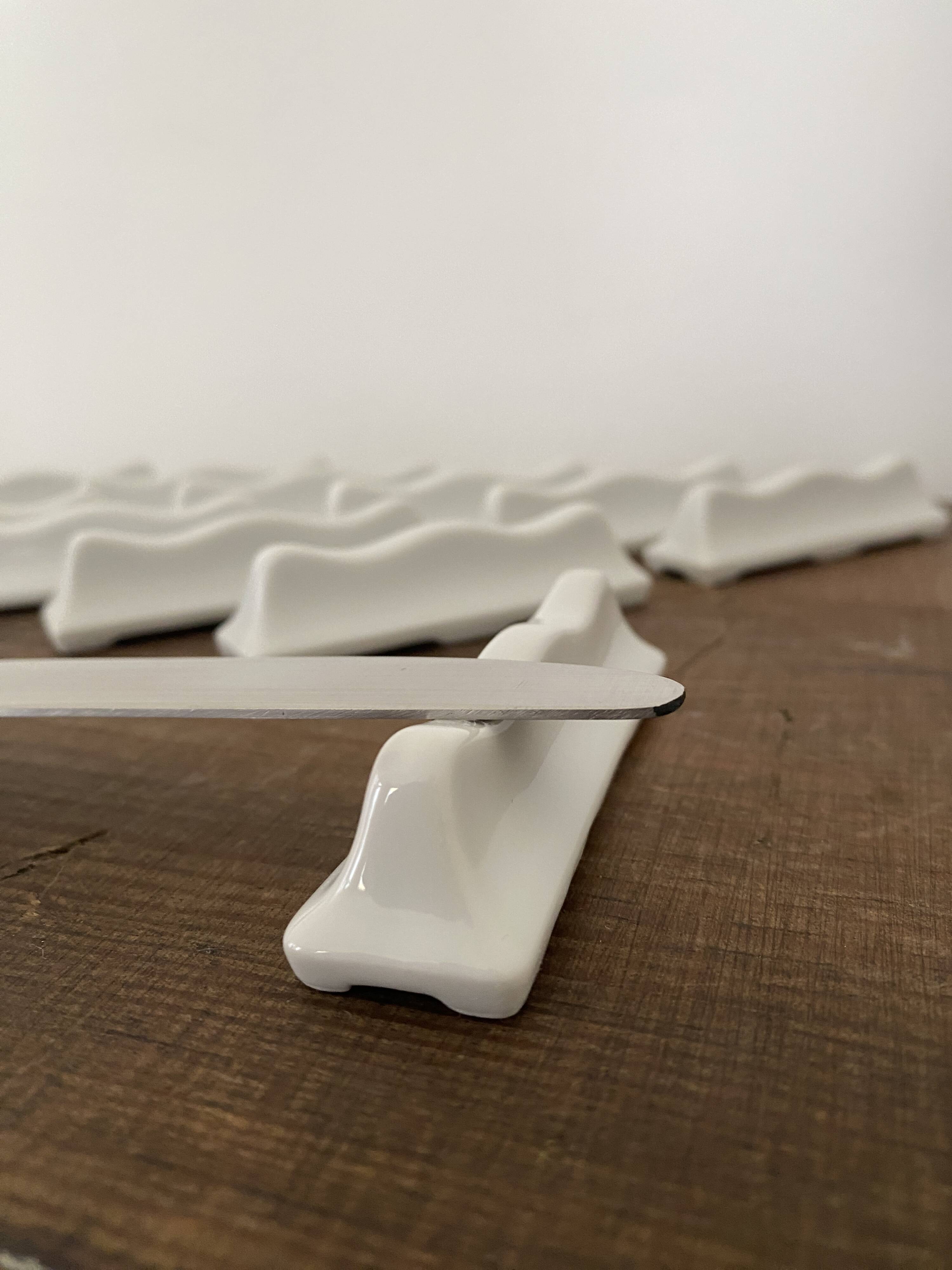 Vintage knife holders of 12, in white wave-shaped porcelain