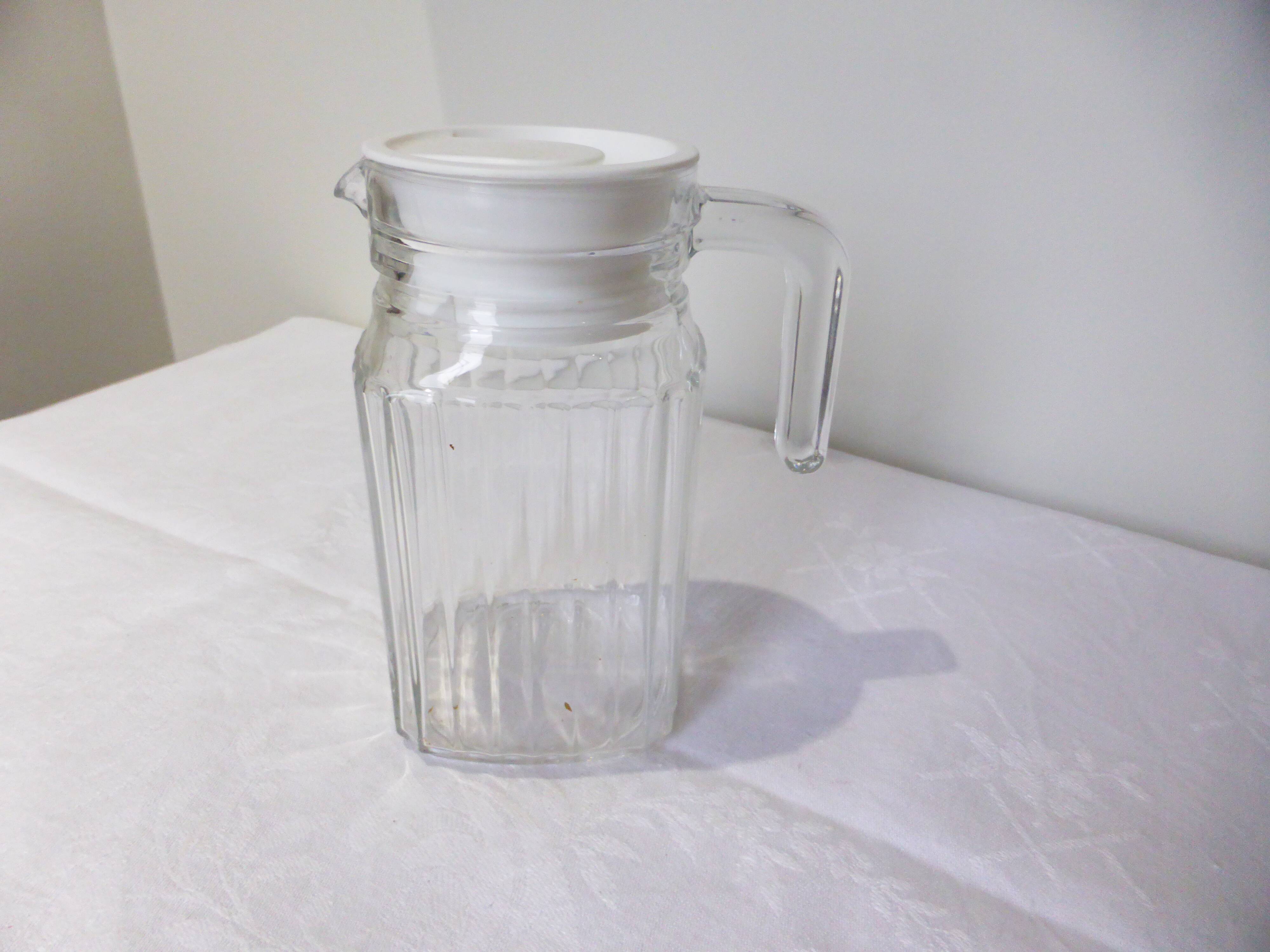 Lemonade pitcher in glass 211285