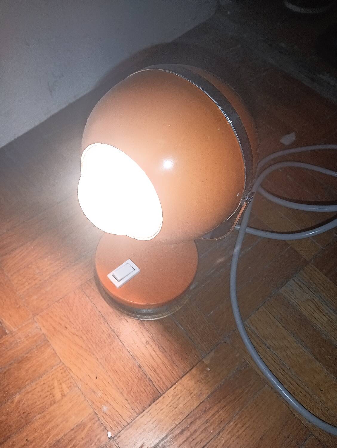 Lampe à poser eyeball orange et chrome