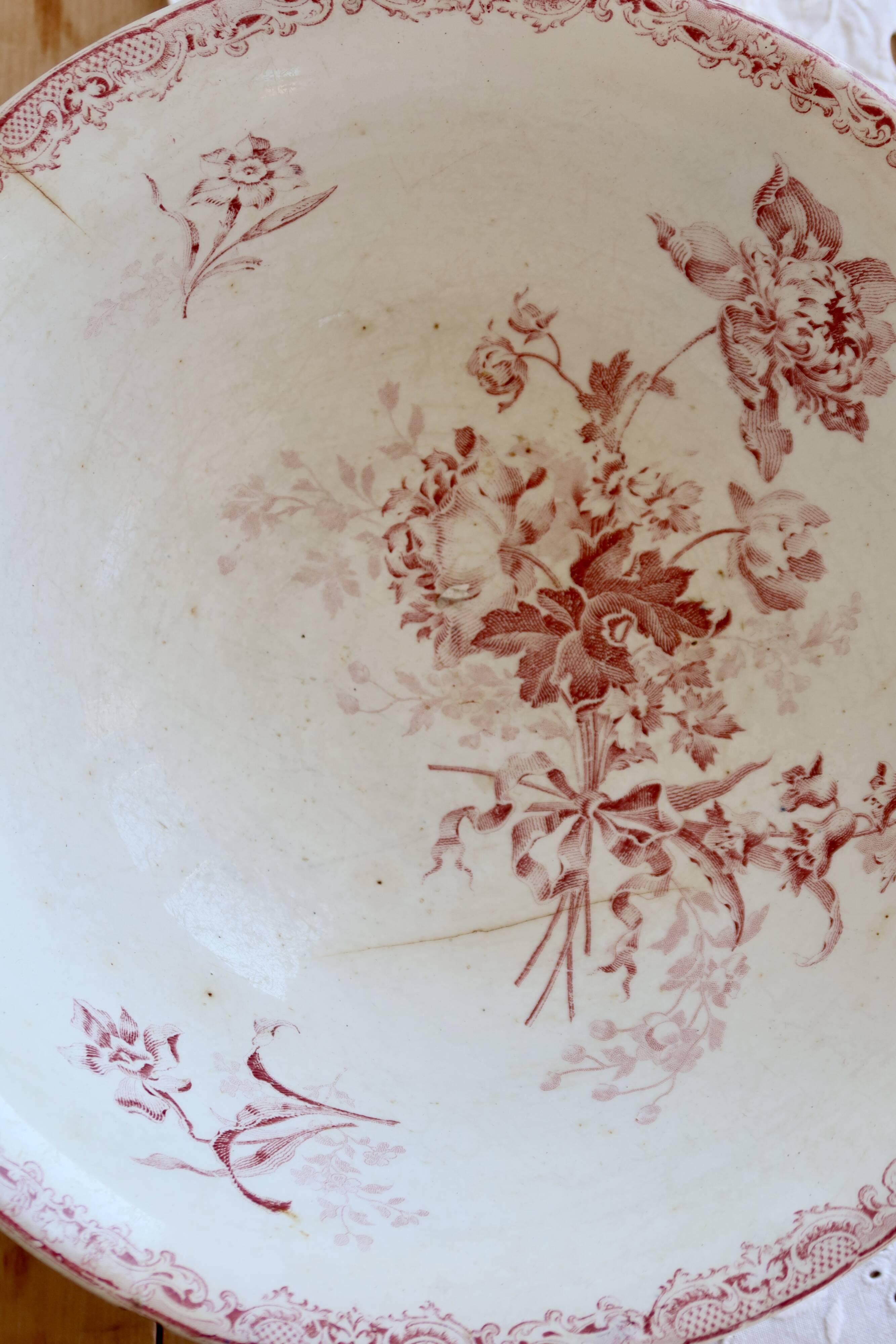 Antique pink ironstone salad bowl Sarreguemines - Fontanges model