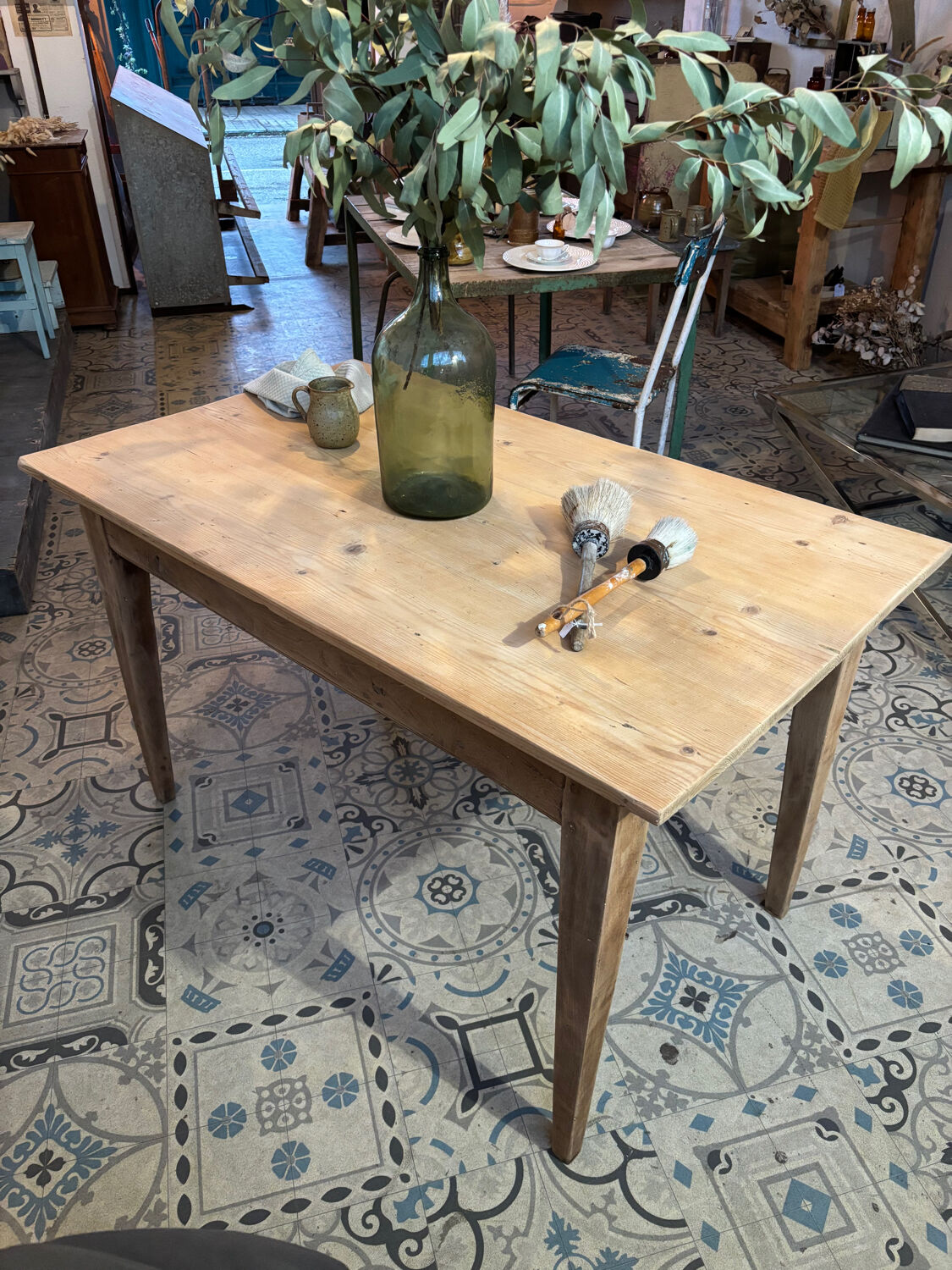 Farm table with 2 drawers