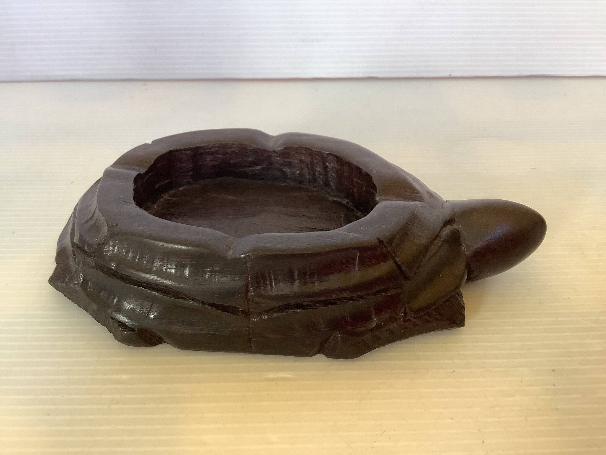 Vide poche cendrier tortue en bois massif