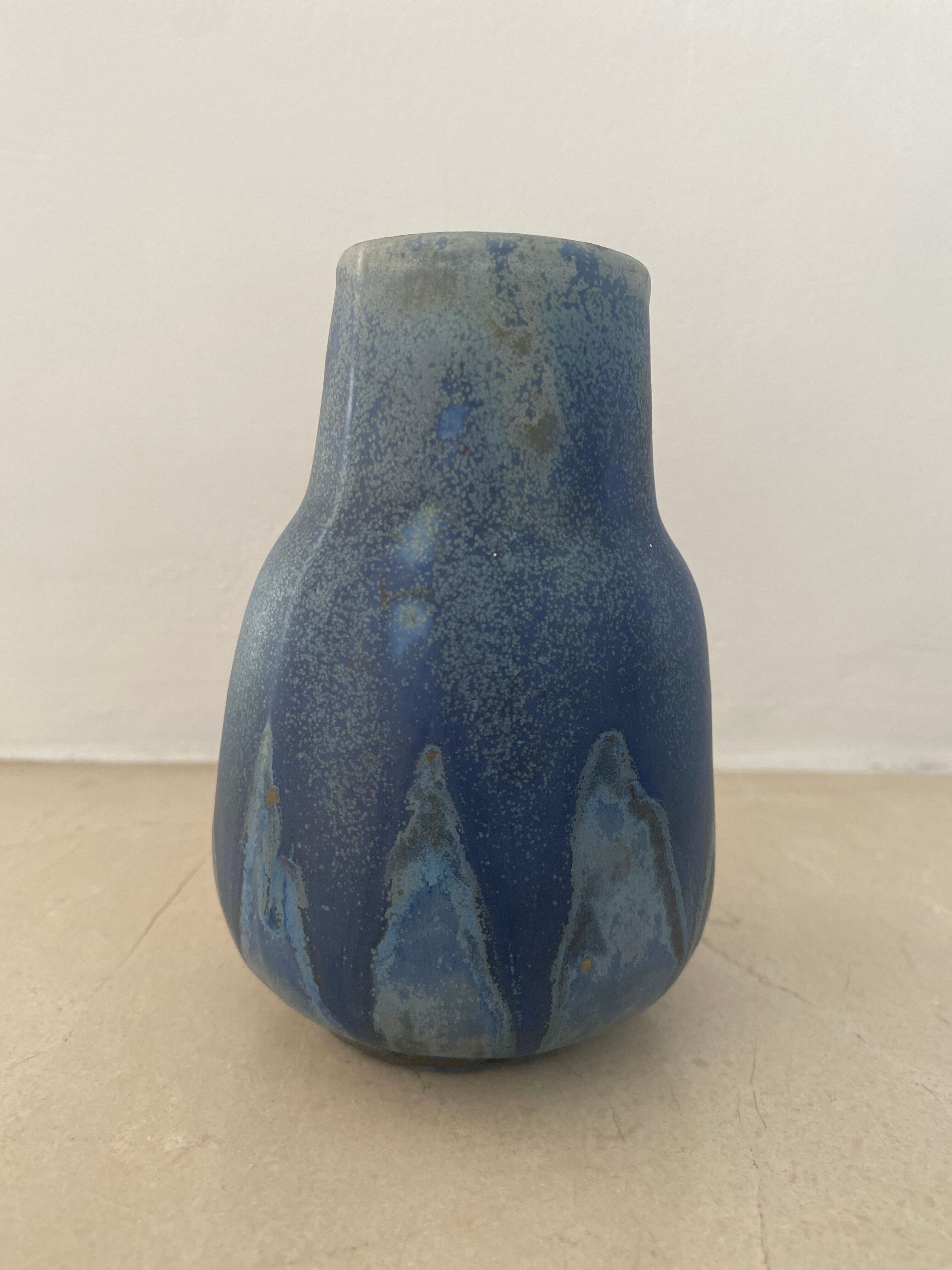 Mètènier sandstone vase