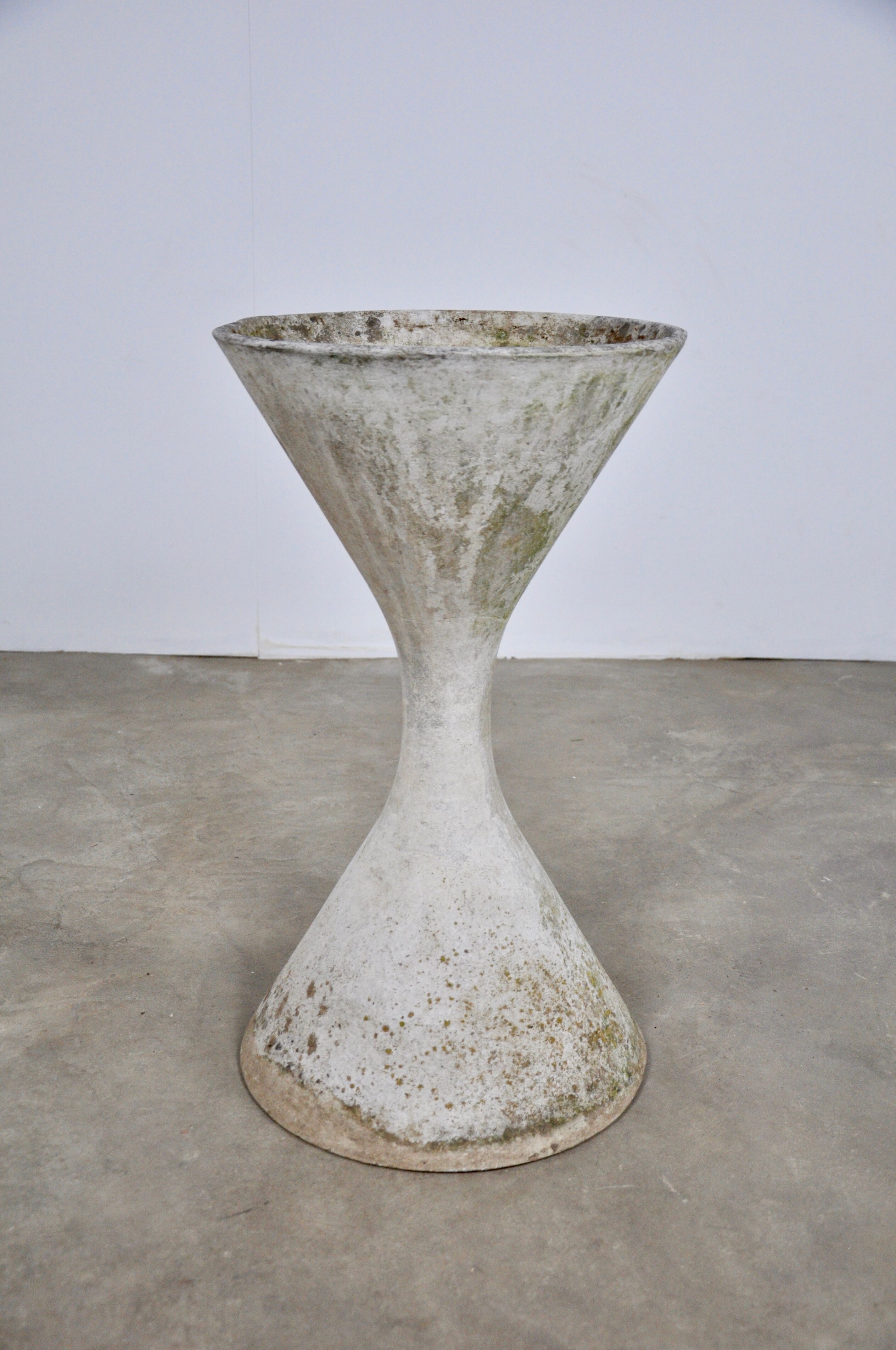 Vasque diabolo design Anton Bee assisté de Willy Guhl 1970