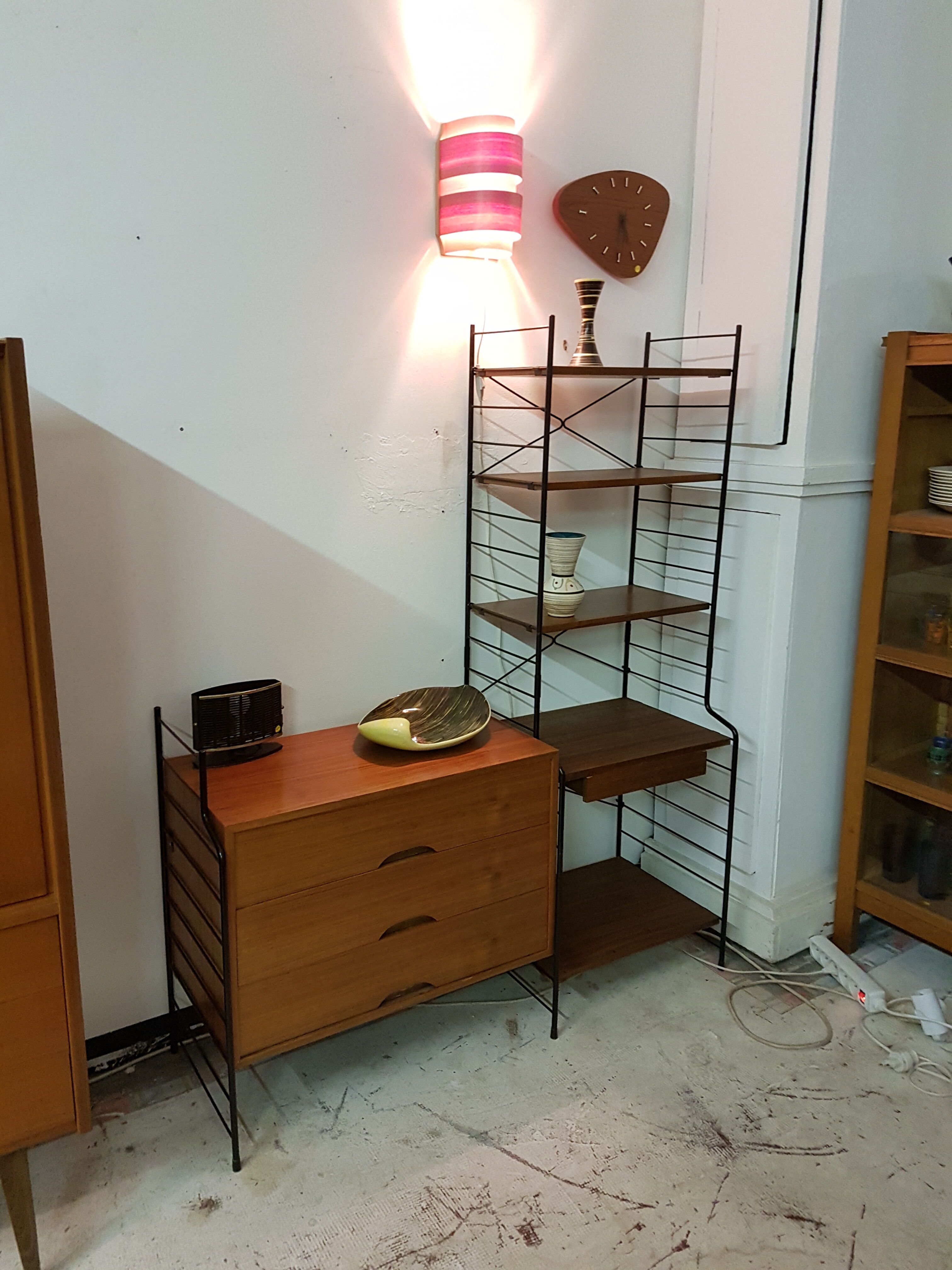 Adjustable shelves WHB string of the 1960s