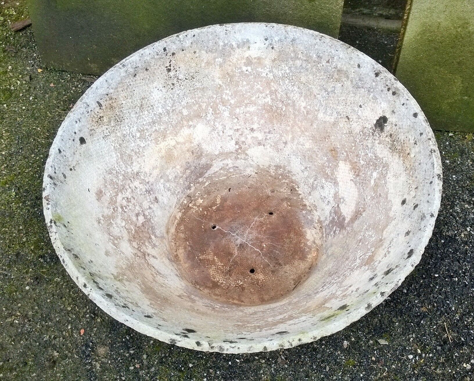 Vasque conique par Eternit 1950