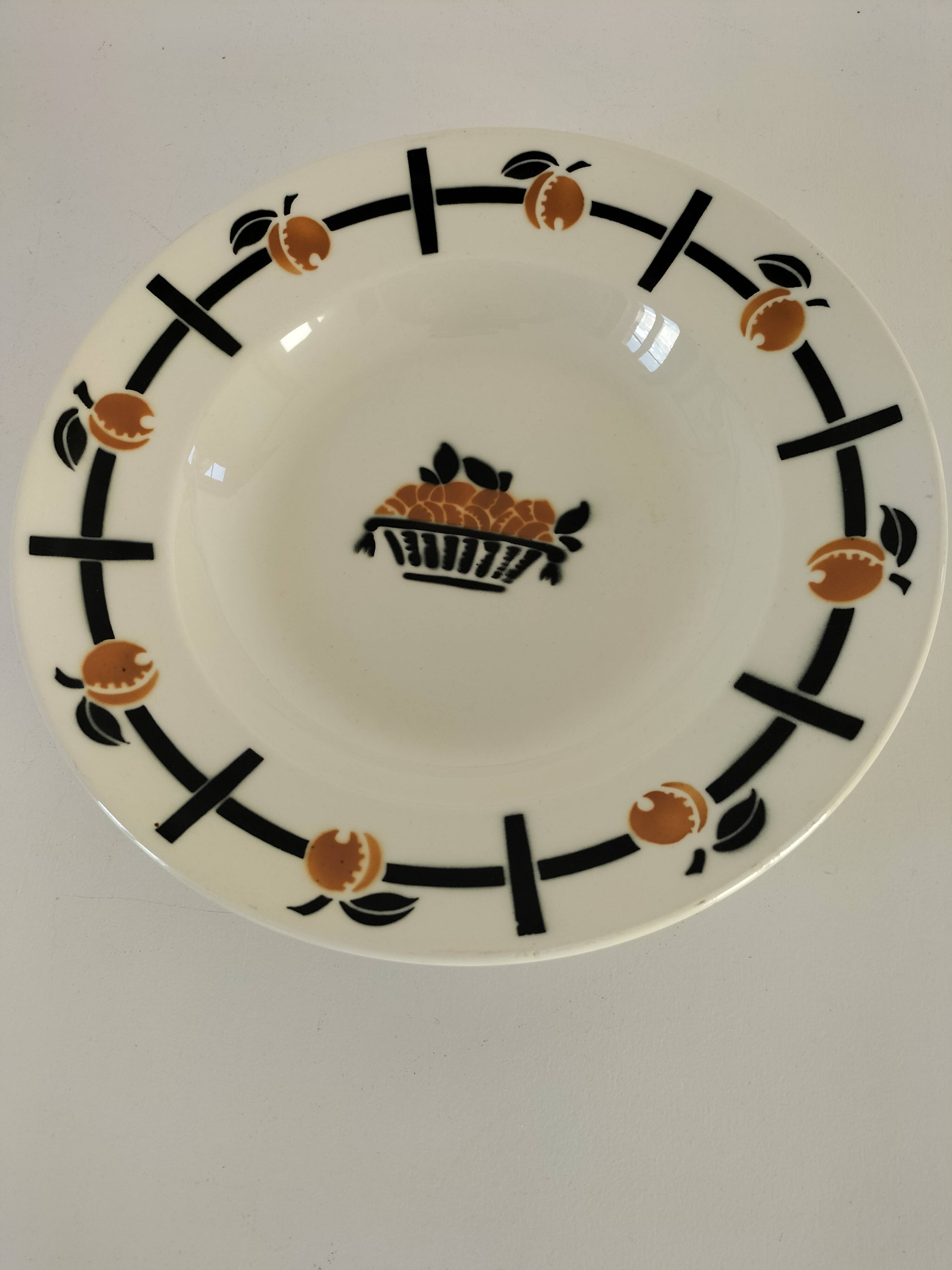 Dish decorated with apricot basket, Badonviller earthenware factory