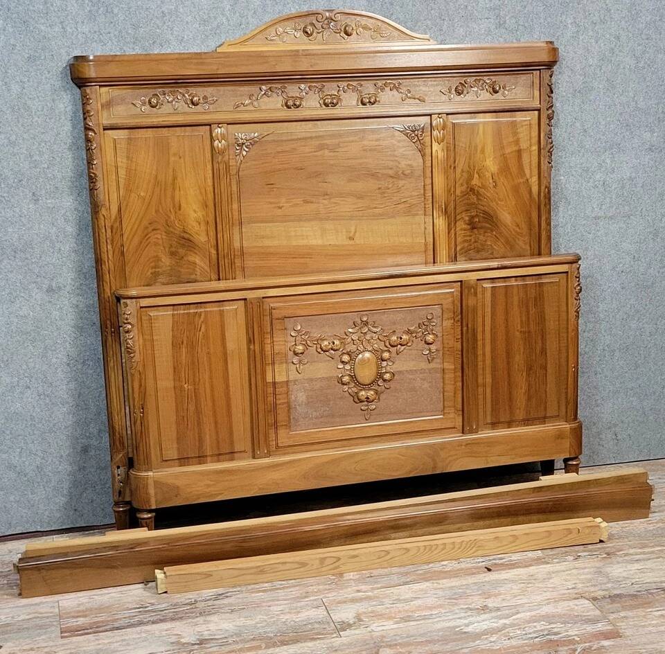 Lit de centre style louis XVI en Noyer massif vers 1880