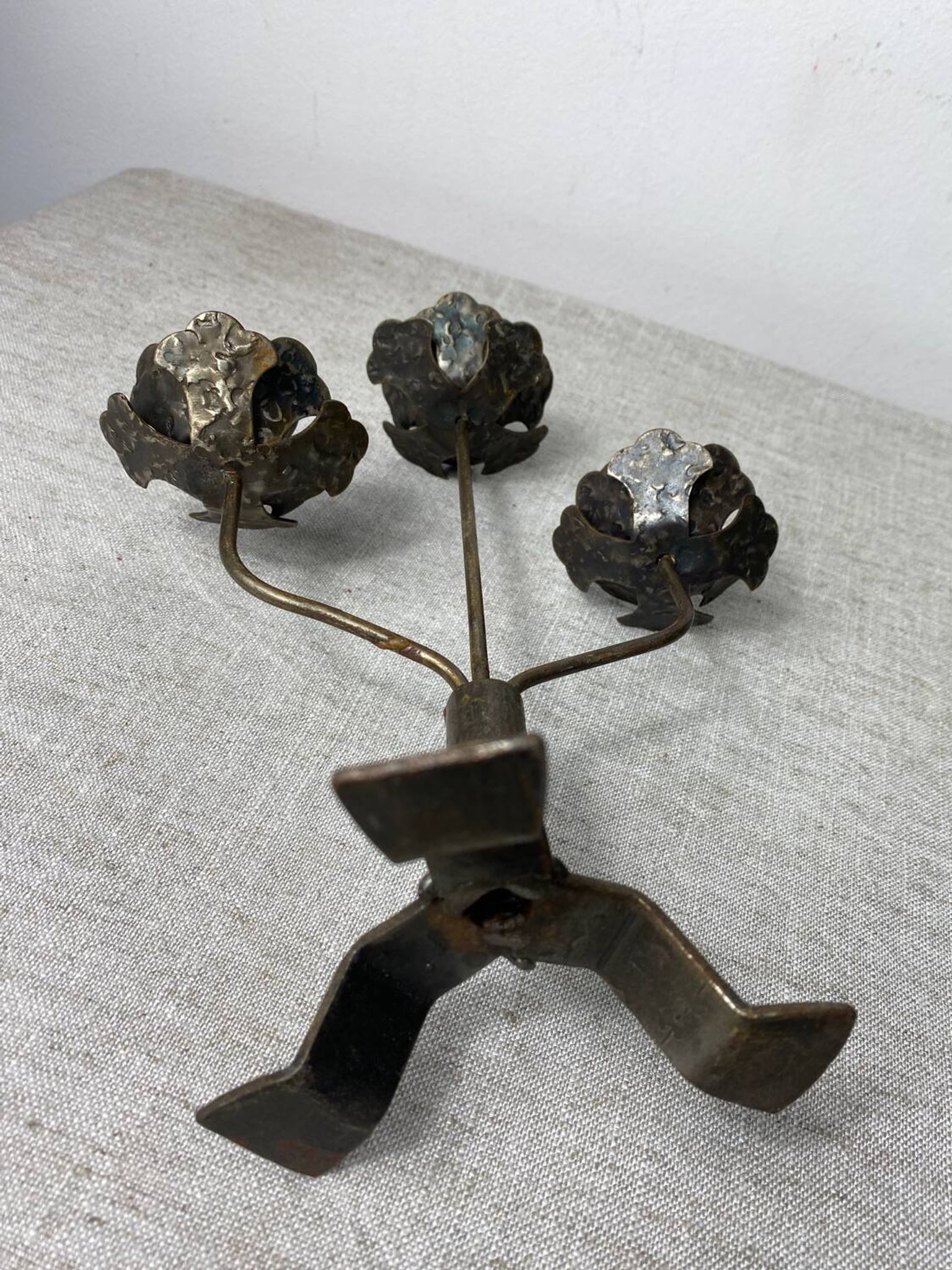 Rose shaped metal candle holder