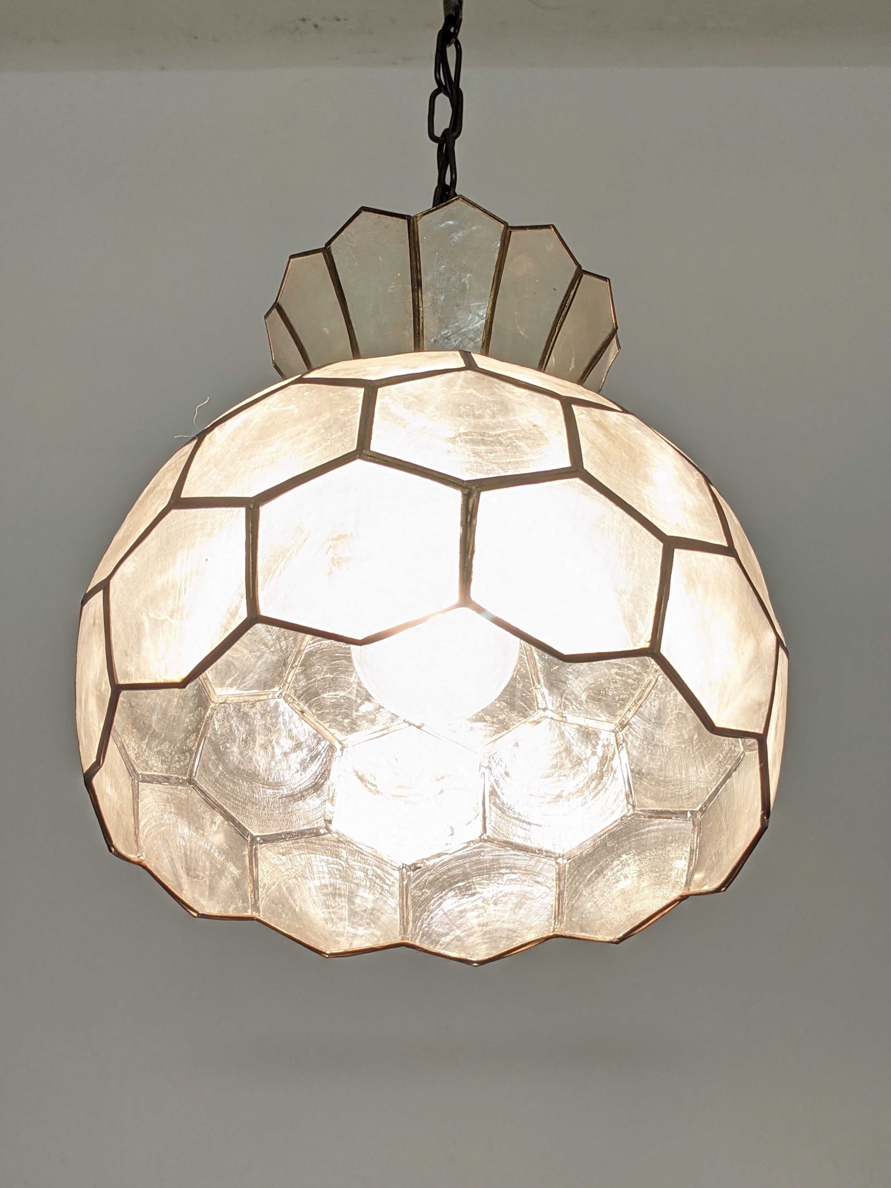 Mother-of-pearl suspension of the 70s