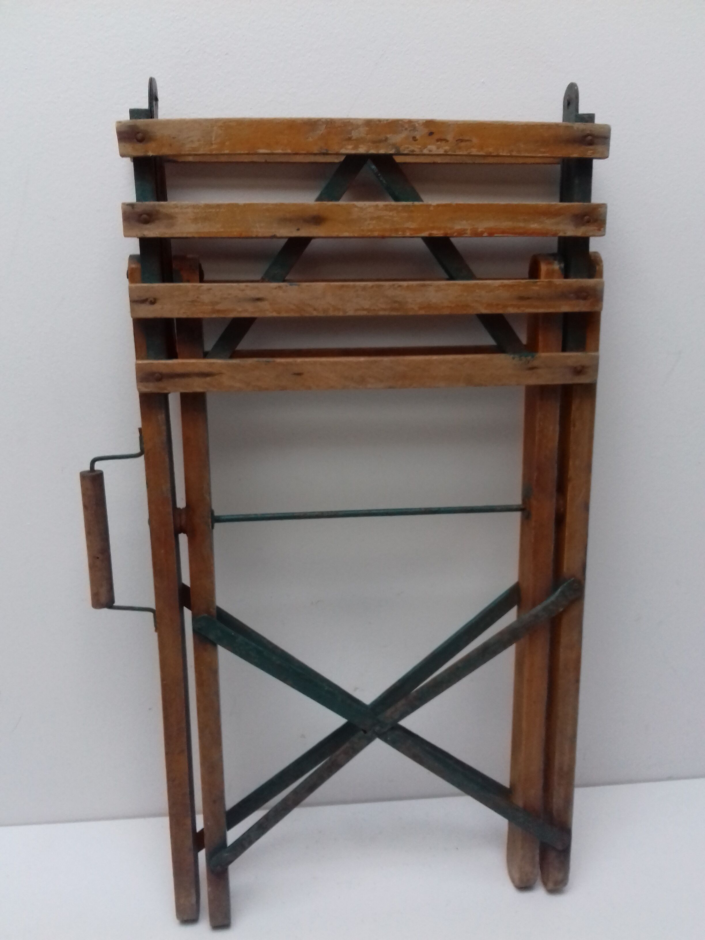 Wooden folding stool "eureka"