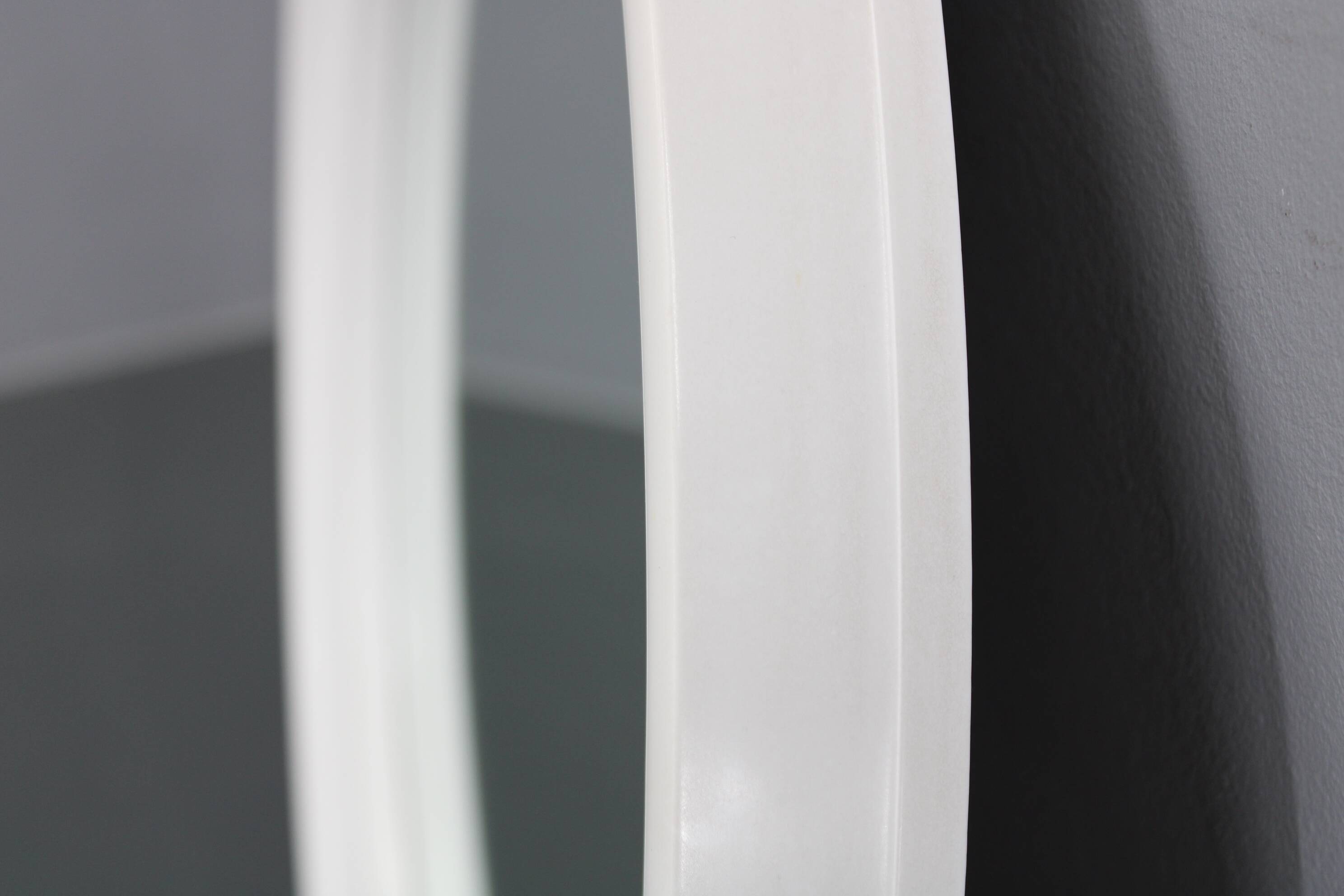 1970s Italian round mirror by Carrara and Matta America Brevettato, white plastic