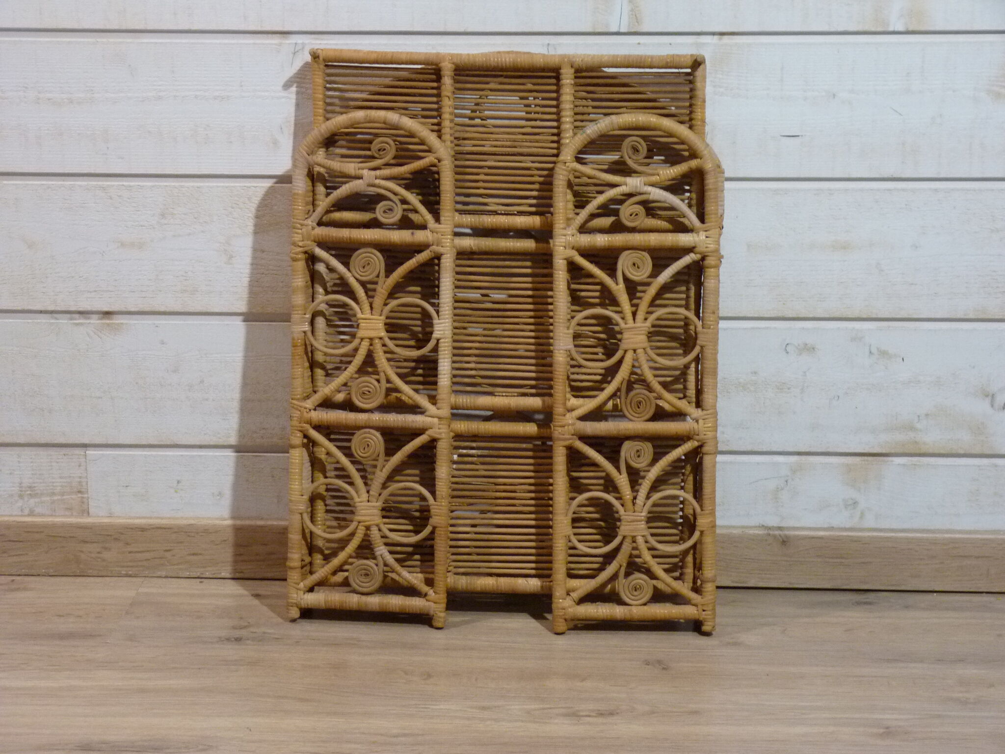 Folding shelves Peacock