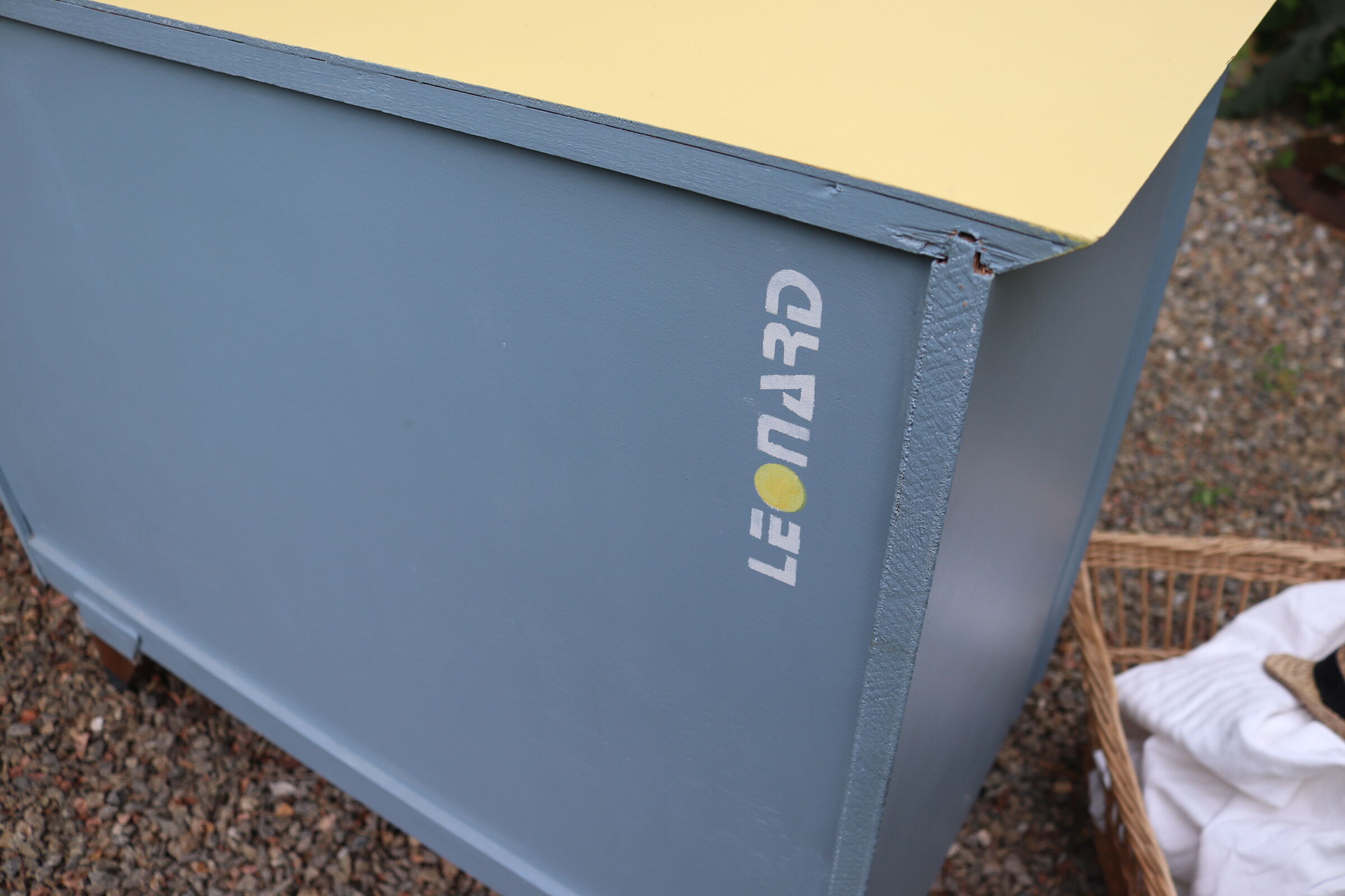 Scandinavian-style sunshine foot compass