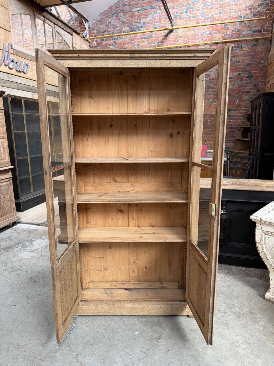 Vitrine en chêne début XXème