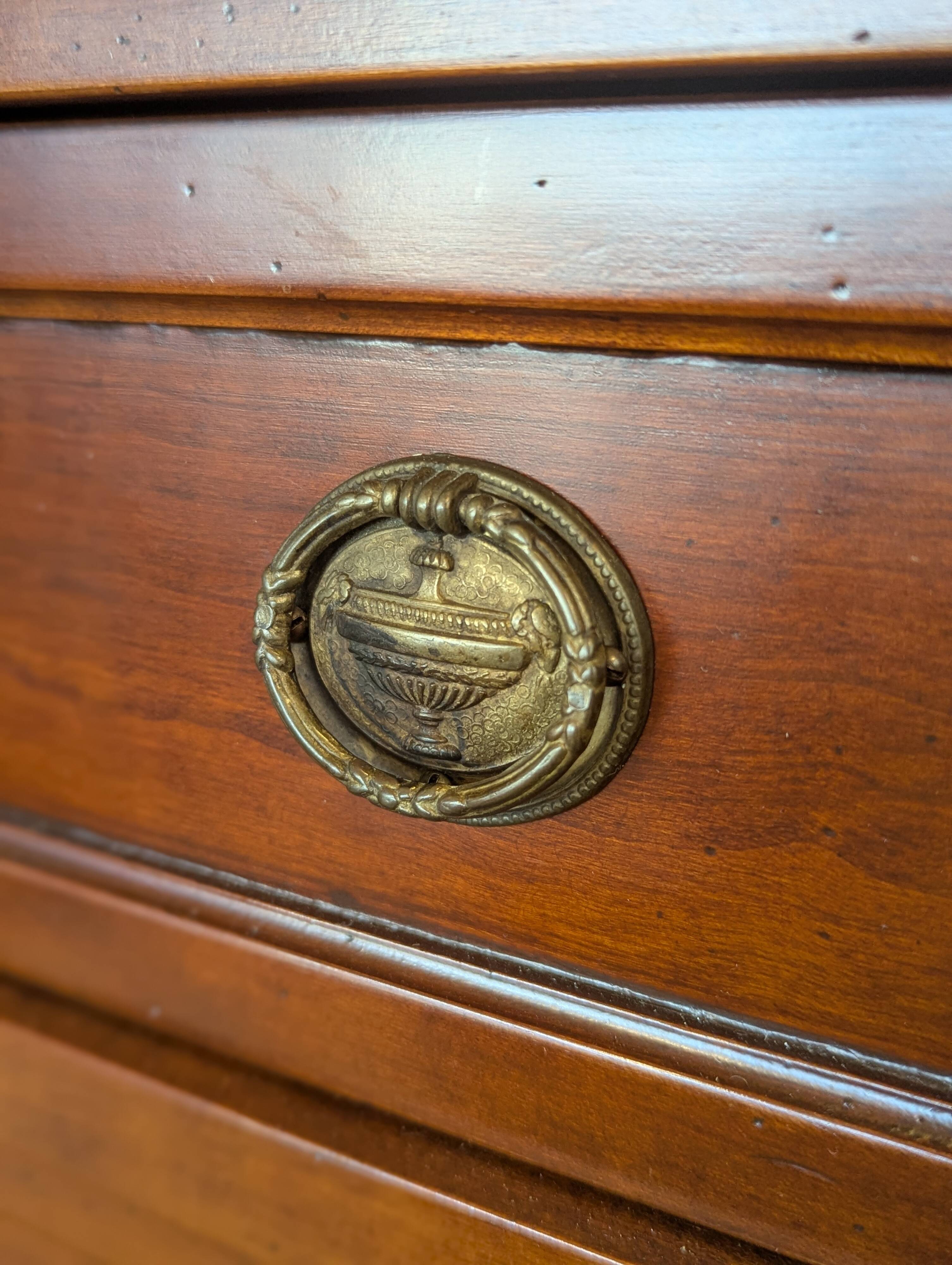Seven-drawer chest of drawers