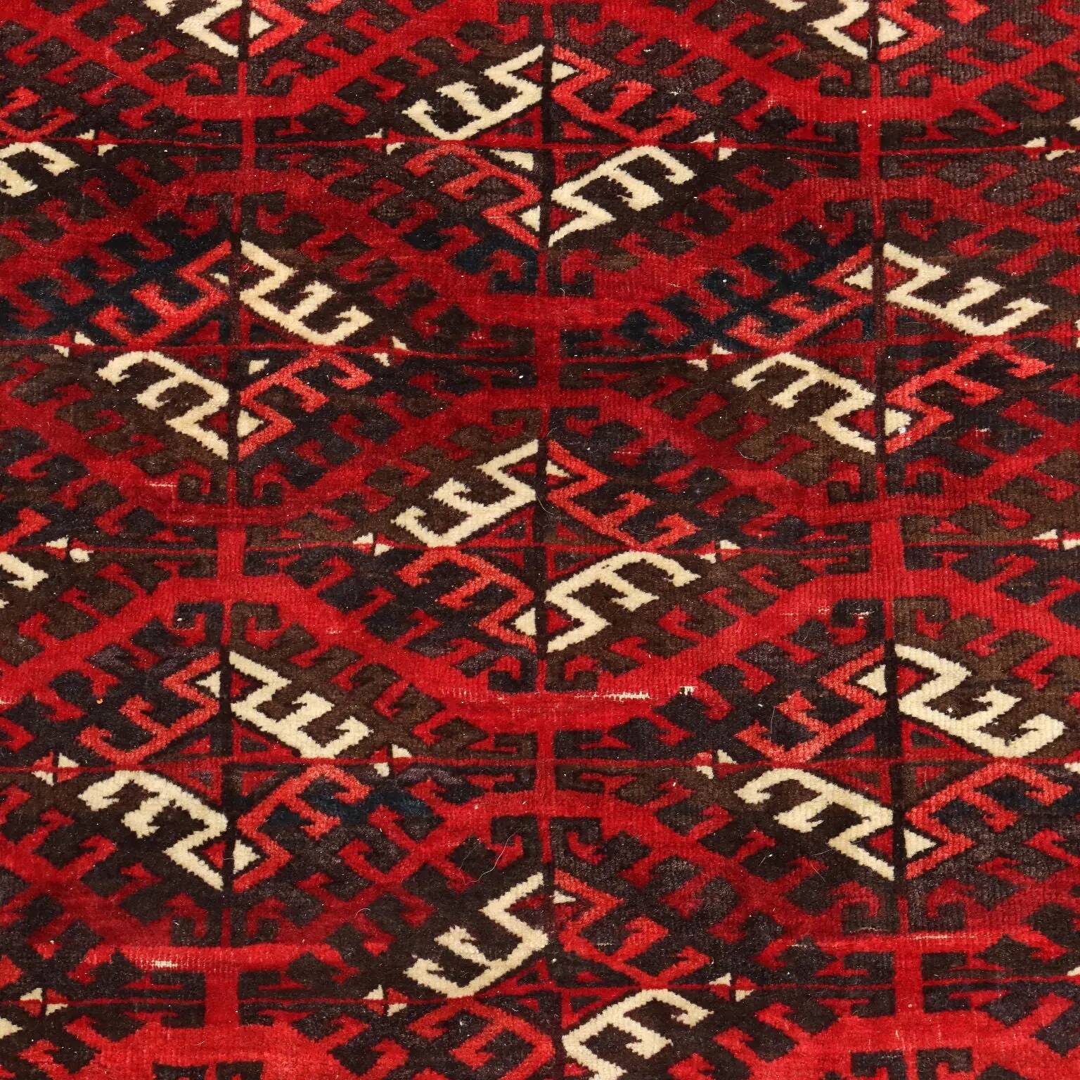 Antique Boukhara carpet in wool, fine knot, Turkmenistan 102 x 71 in.