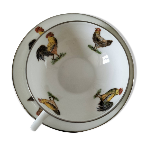Tasse et soucoupe en porcelaine décor coqs et poules