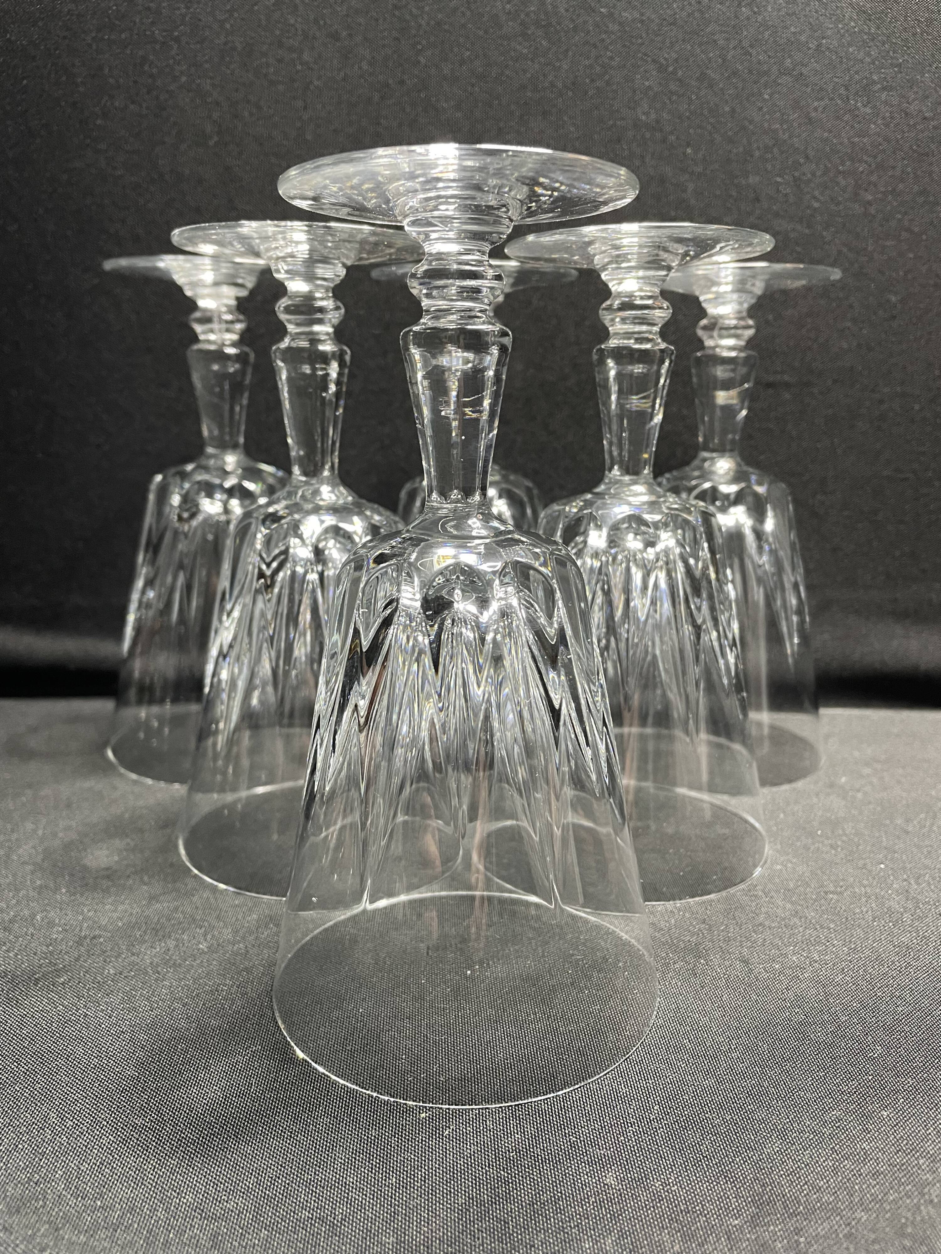 6 glasses on foot with water or wine