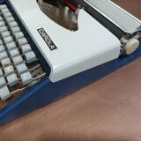 Consul typewriter model Carola