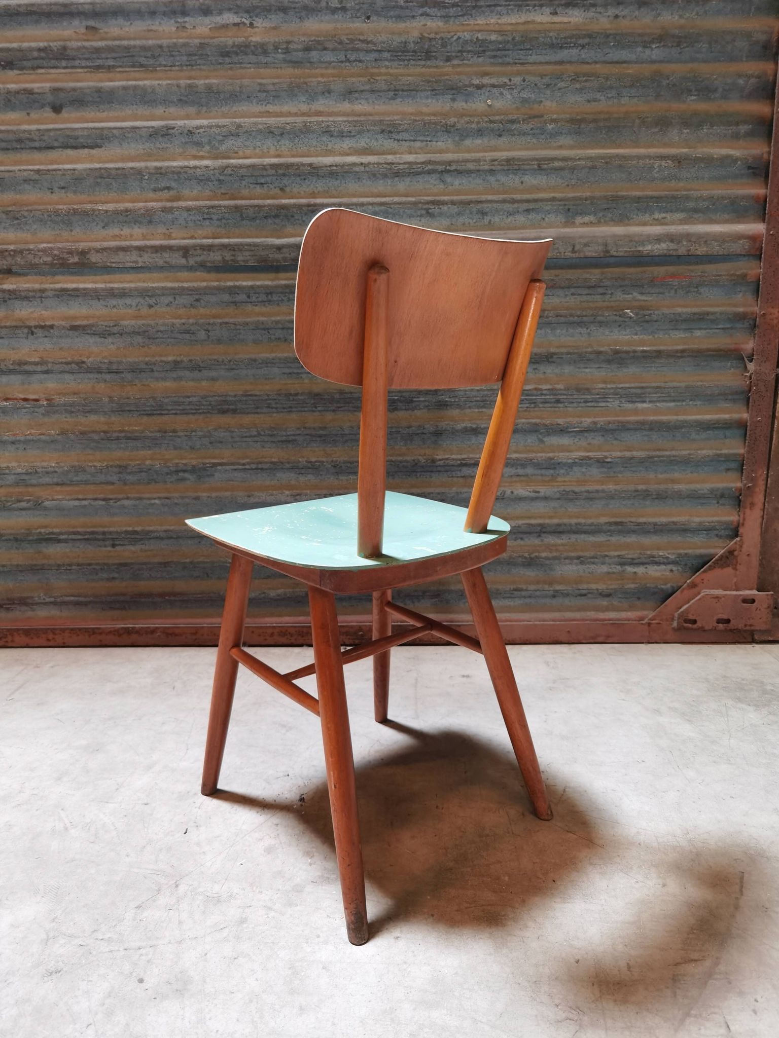 Paire de chaises en bois ton  république tchèque 1960