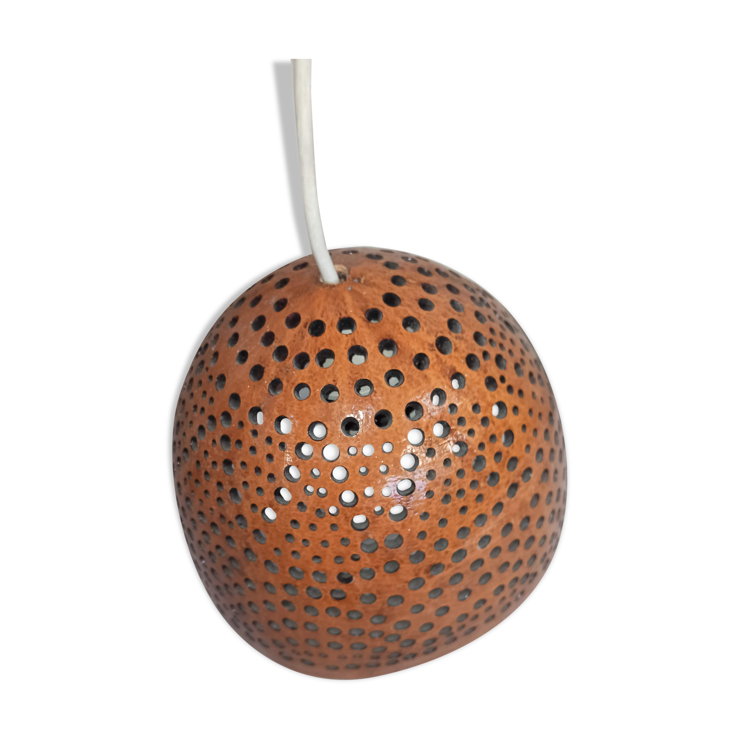 Openwork suspension in wood