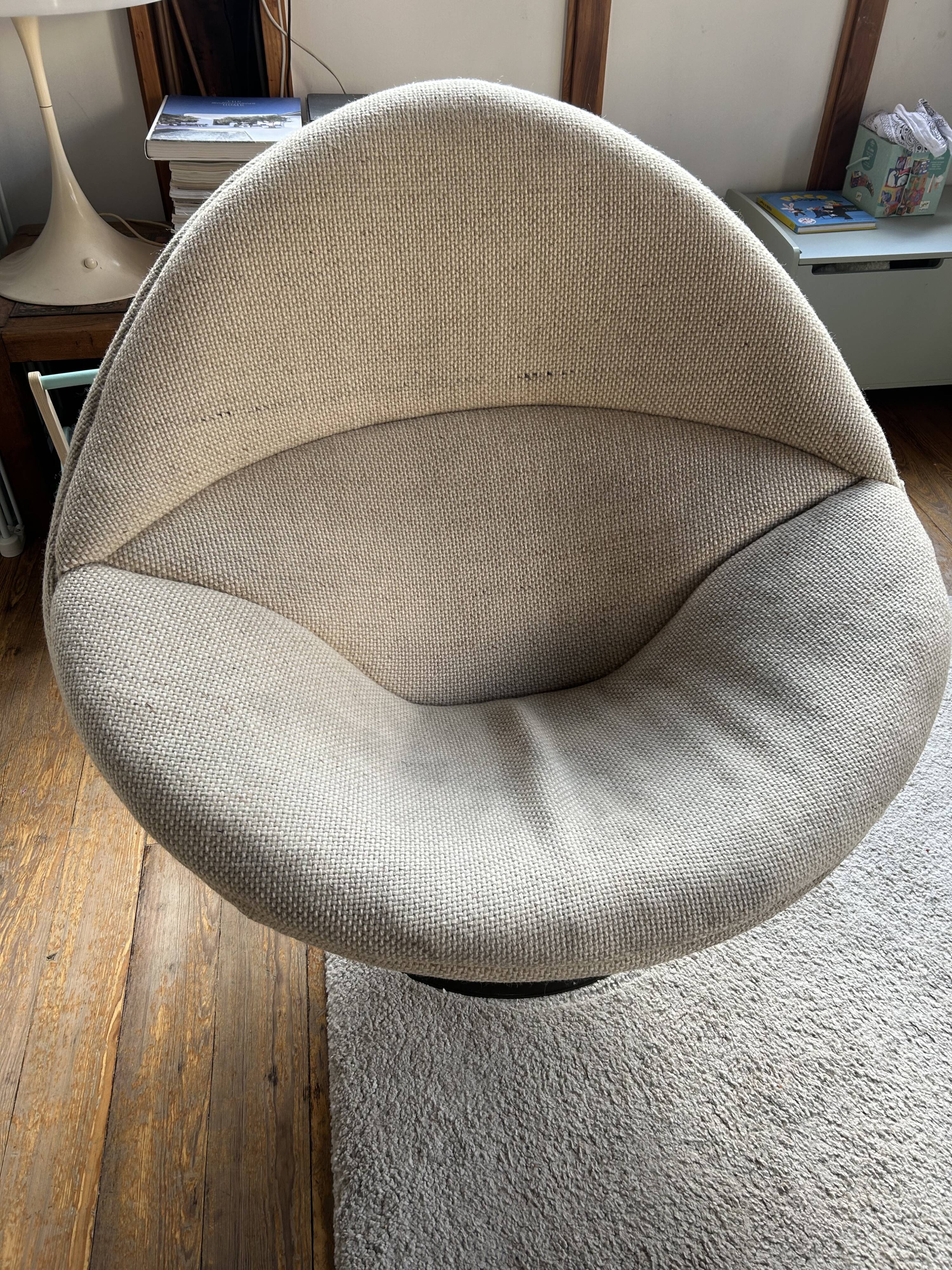 Pierre Paulin F422 Artifort Swivel Globe Armchairs