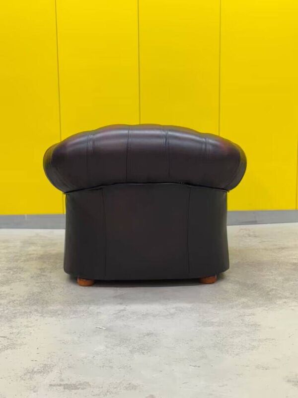 Fauteuil Chesterfield Club original anglais - Cuir vintage couleur sang de bœuf