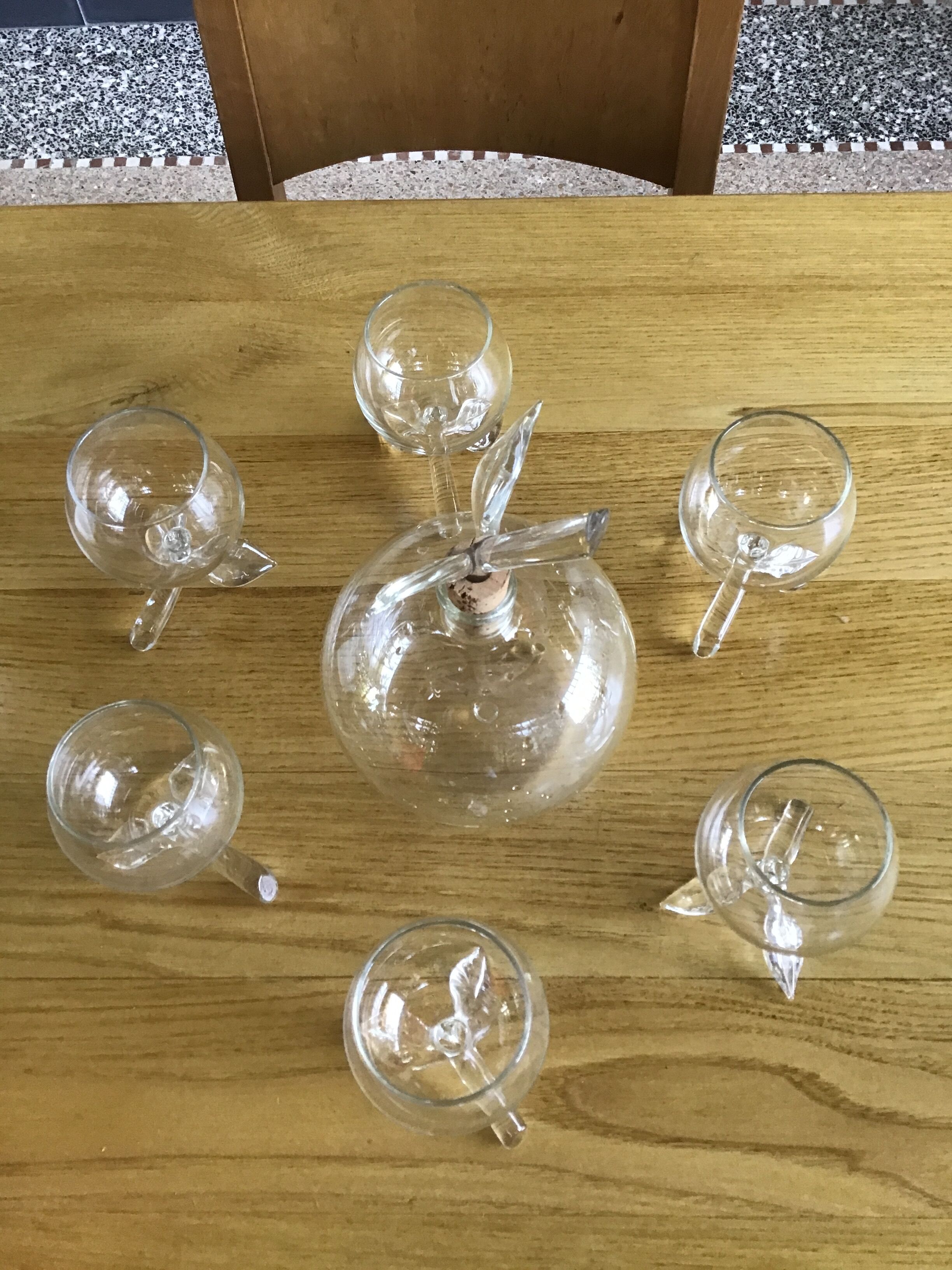 Carafe service and 6 ball glasses