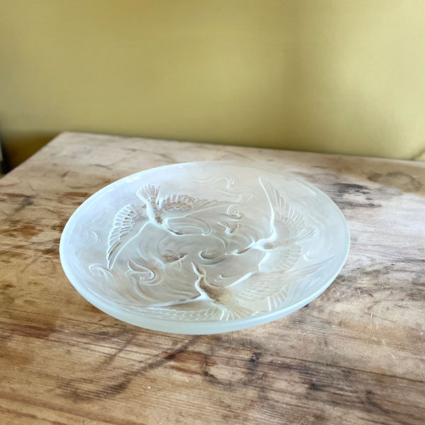 Large bird cup in frosted Art Deco glass, signed Verlys France