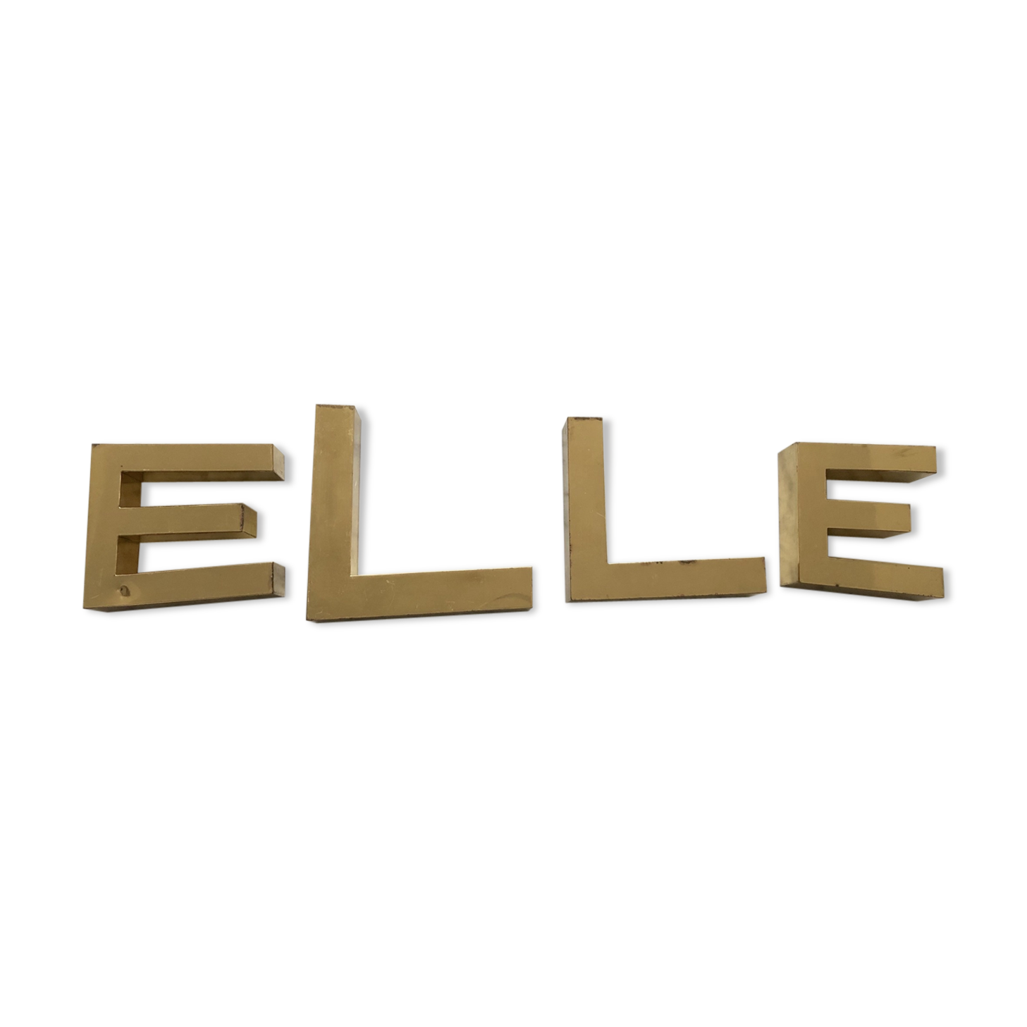 Letters "ELLE"